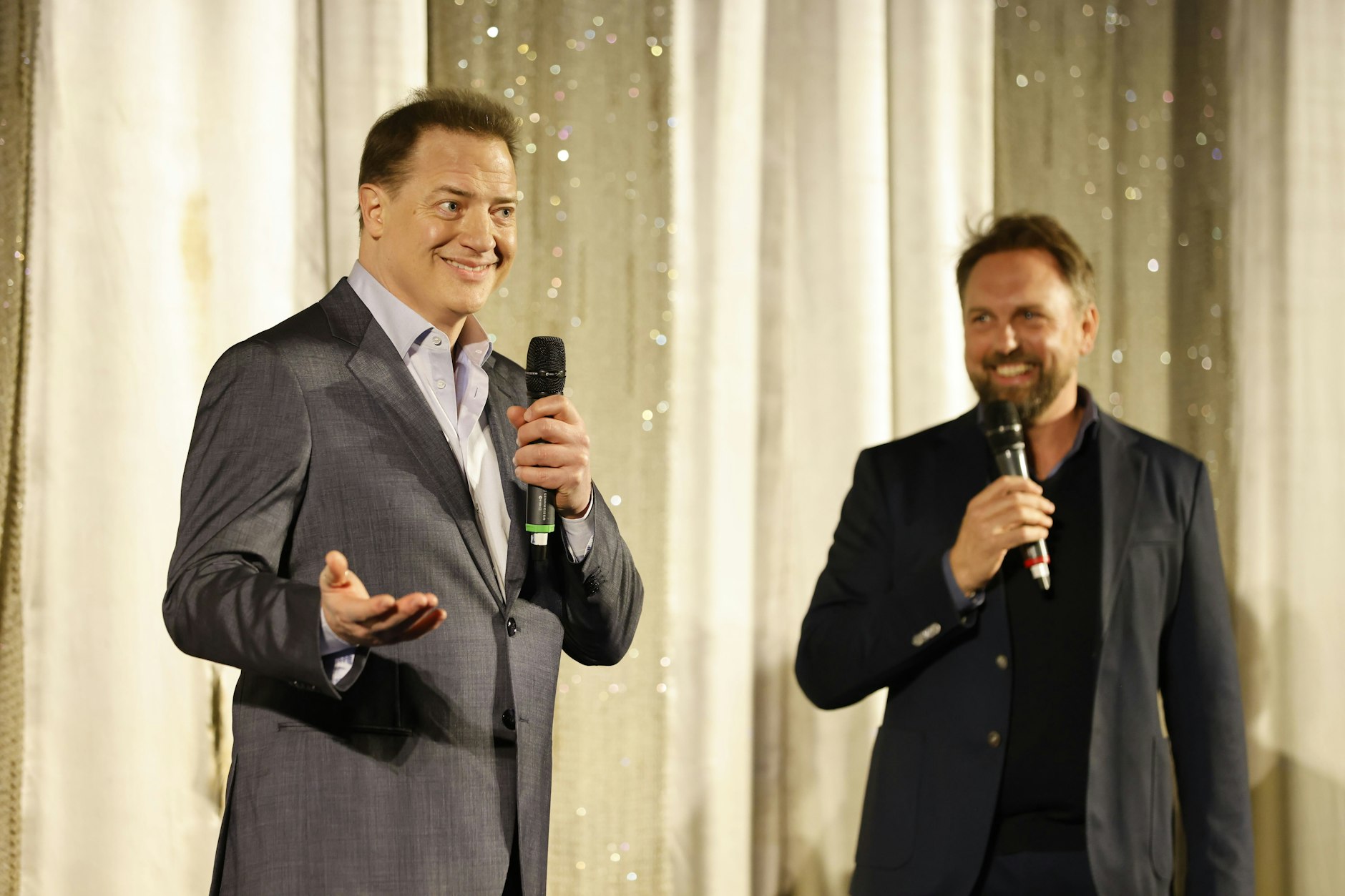 Brendan Fraser neben dem Moderator Steven Gätjen im Kino International