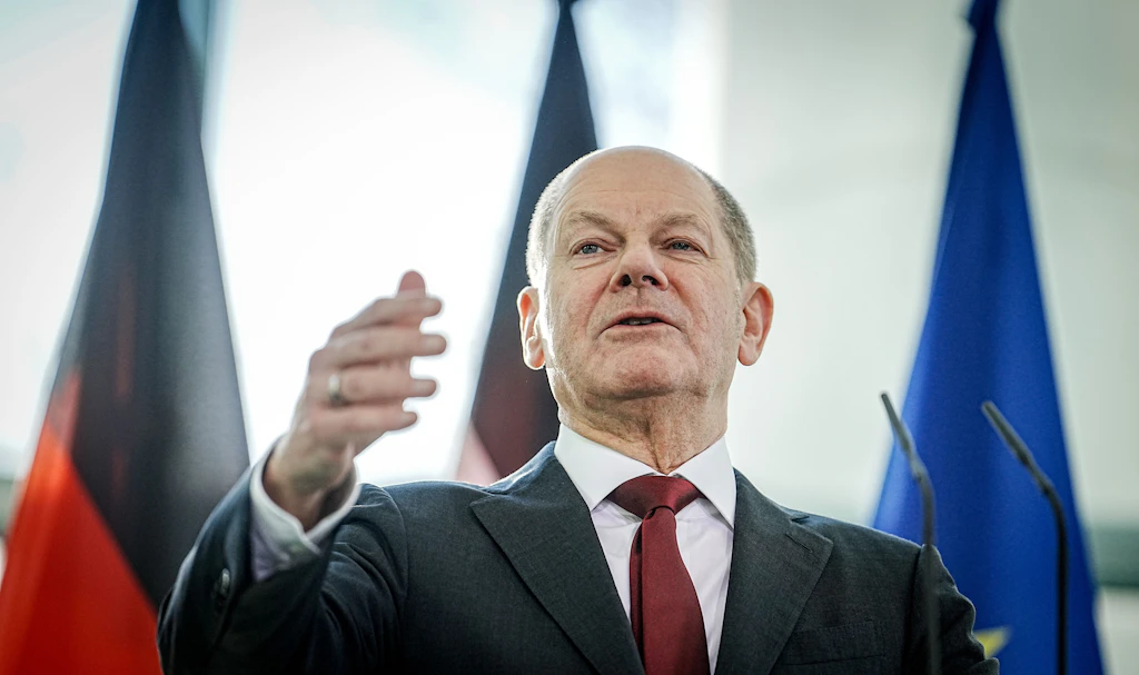 Scholz sichert Bürgern Hilfen und der Ukraine Waffen zu