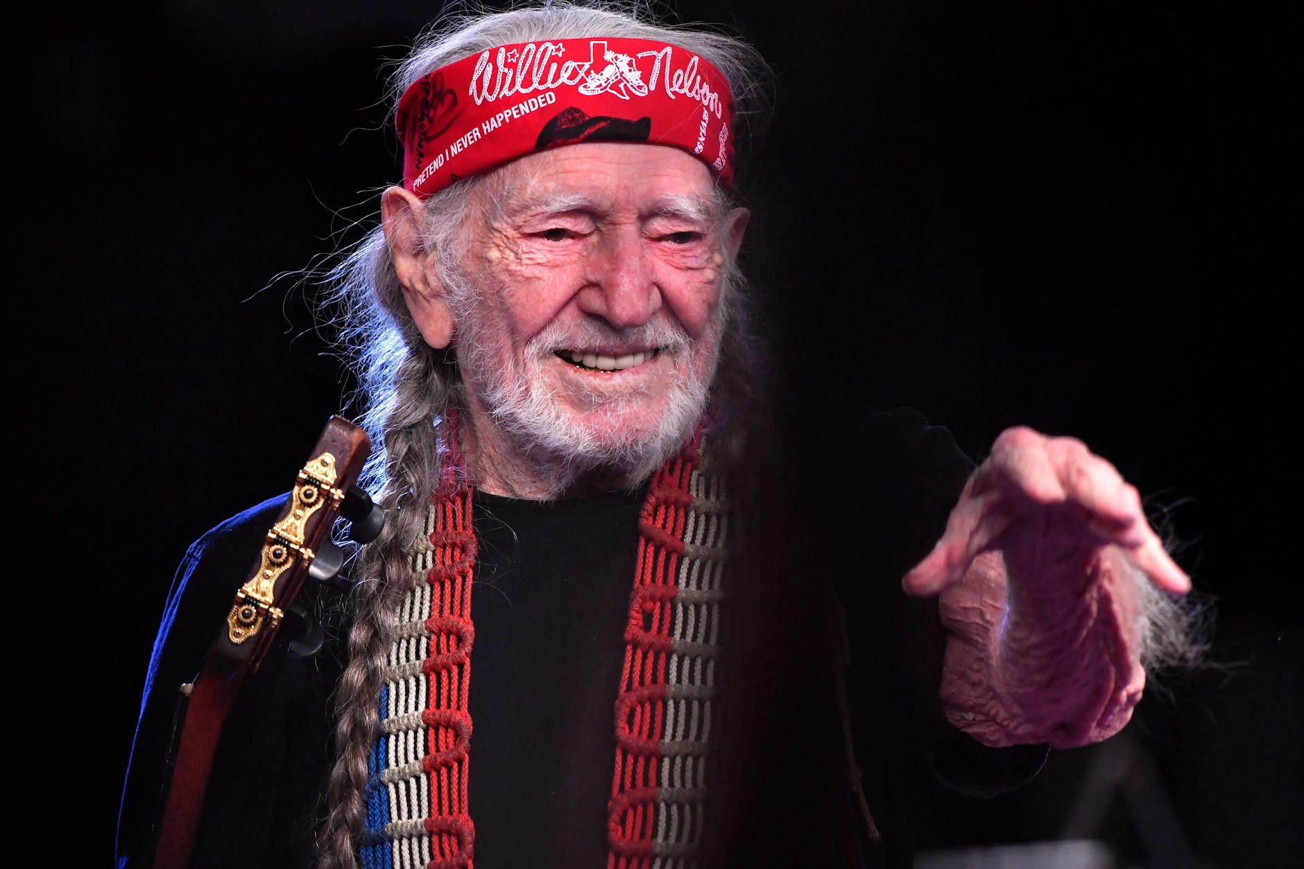 In den USA gilt Nelson mit seinem Stirnband und den Zöpfen längst als Ikone.