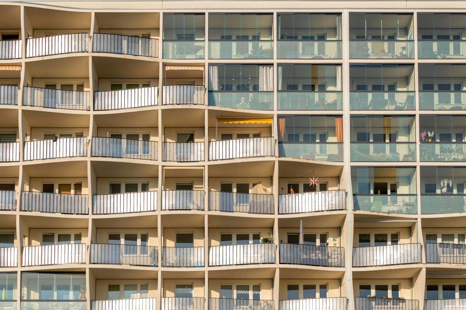 Dieses Haus an der Regierungsstraße ist ein Plattenbau.