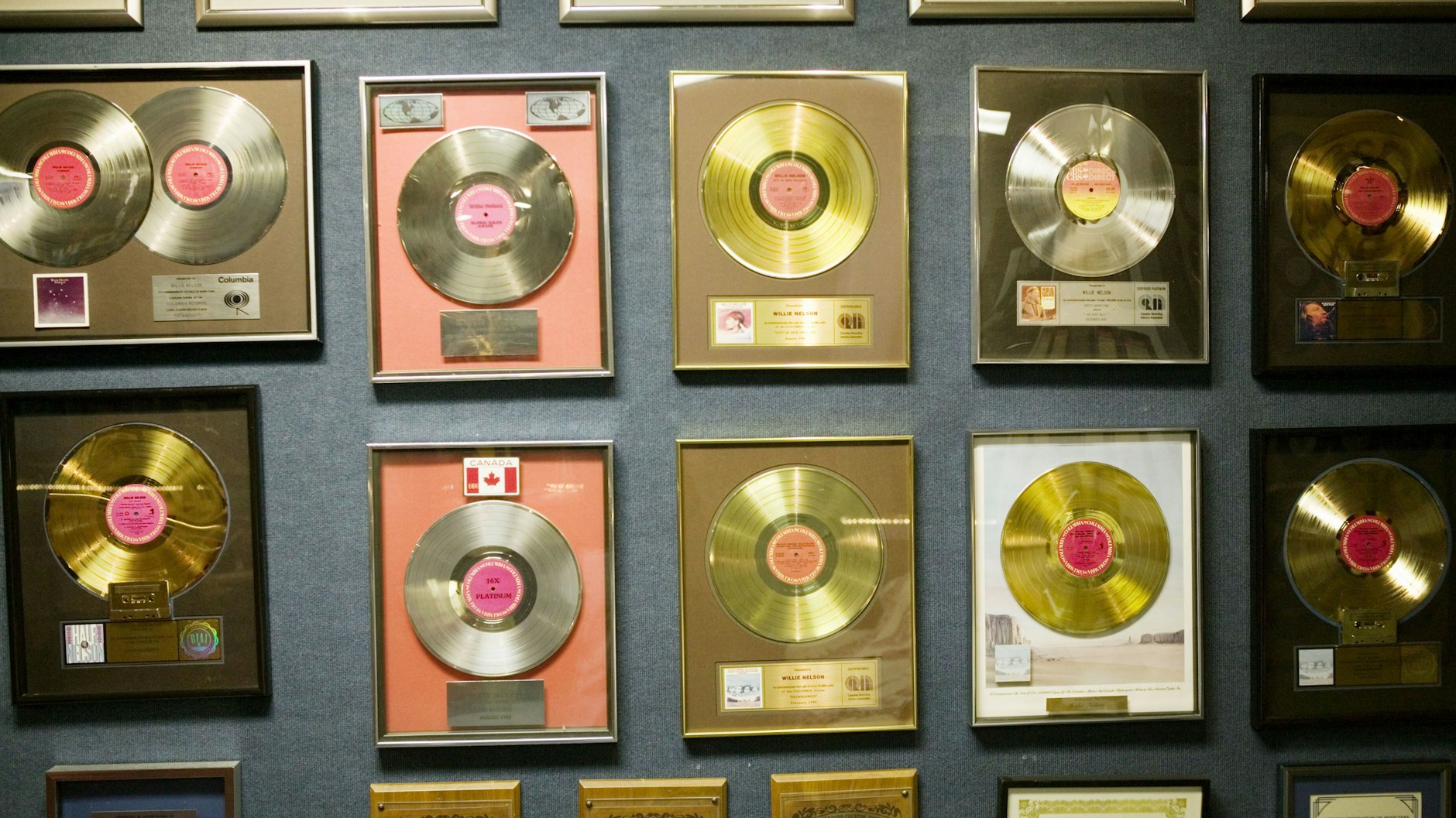 Die goldenen Schallplatten von Winnie Nelson