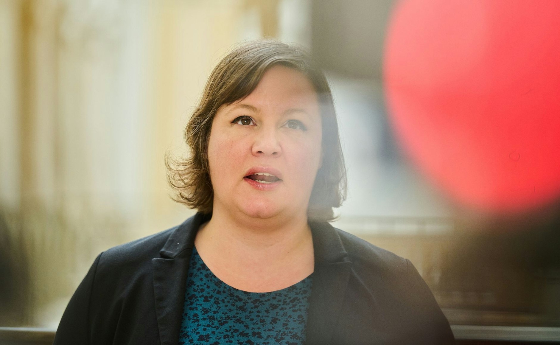 ARCHIV - Antje Kapek, ehemalige Vorsitzende der Fraktion Bündnis 90/Die Grünen, gibt bei ein Pressestatement.  