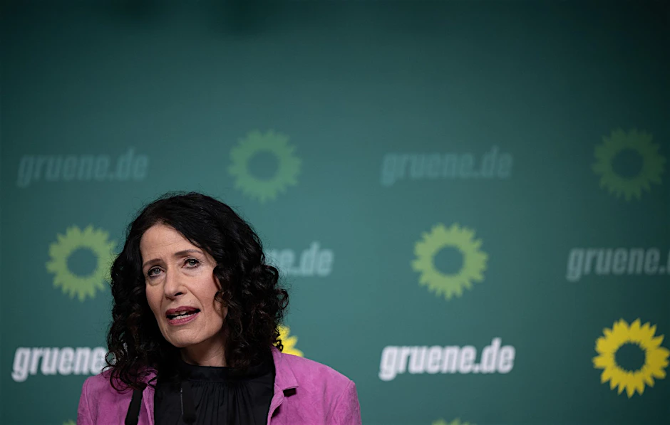 ARCHIV - Bettina Jarasch (Bündnis 90/Die Grünen) spricht während einer Pressekonferenz.  