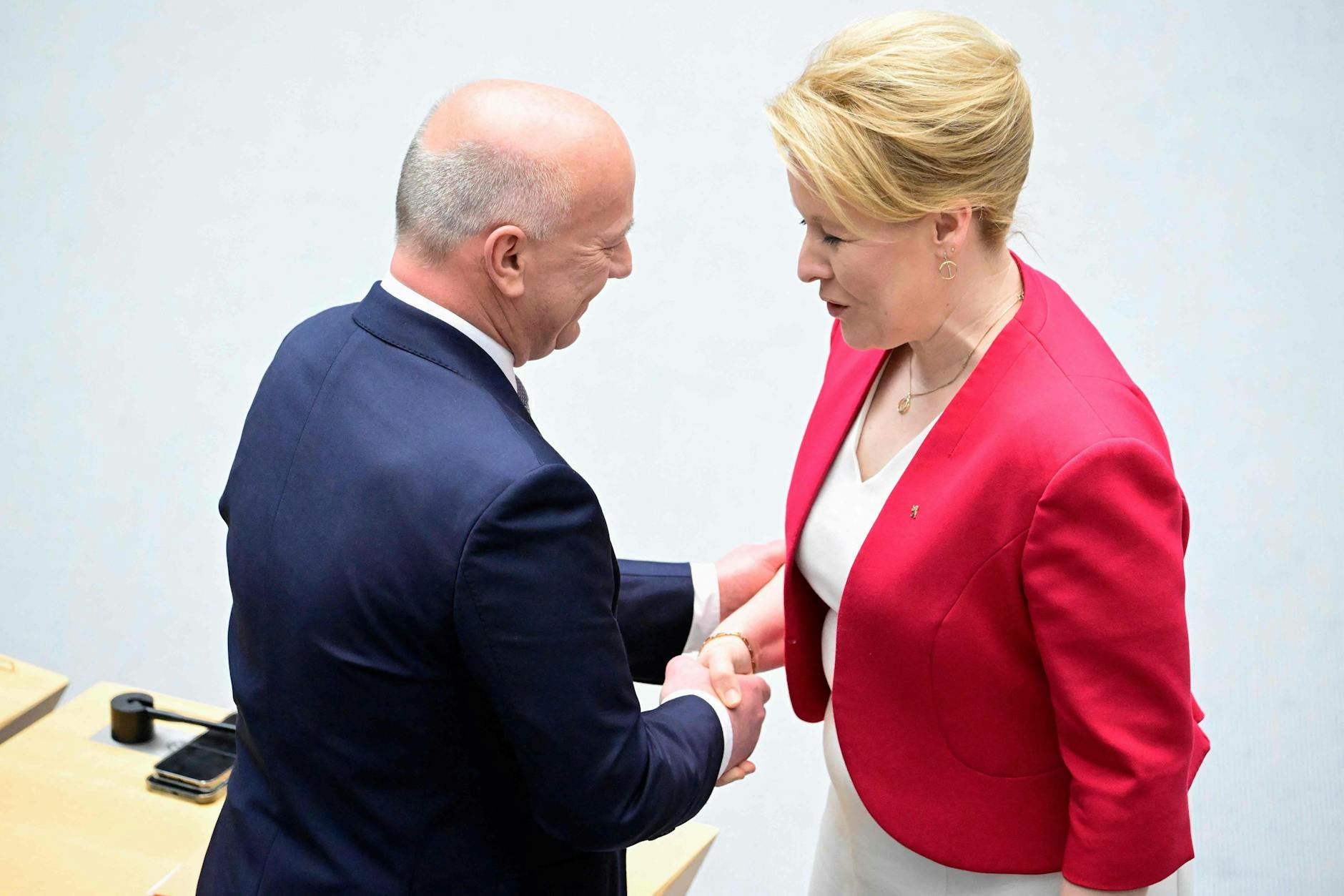 Kai Wegner erhält Glückwünsche von Franziska Giffey