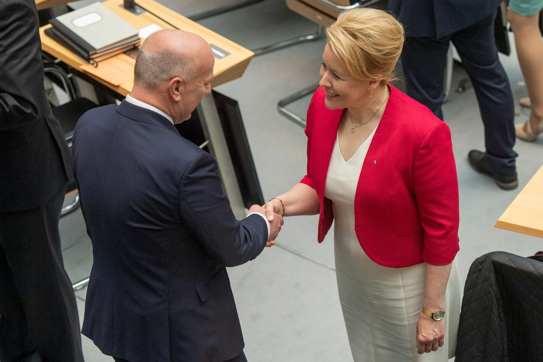 Und auch der künftige Regierungschef Kai Wegner ist eingetroffen.