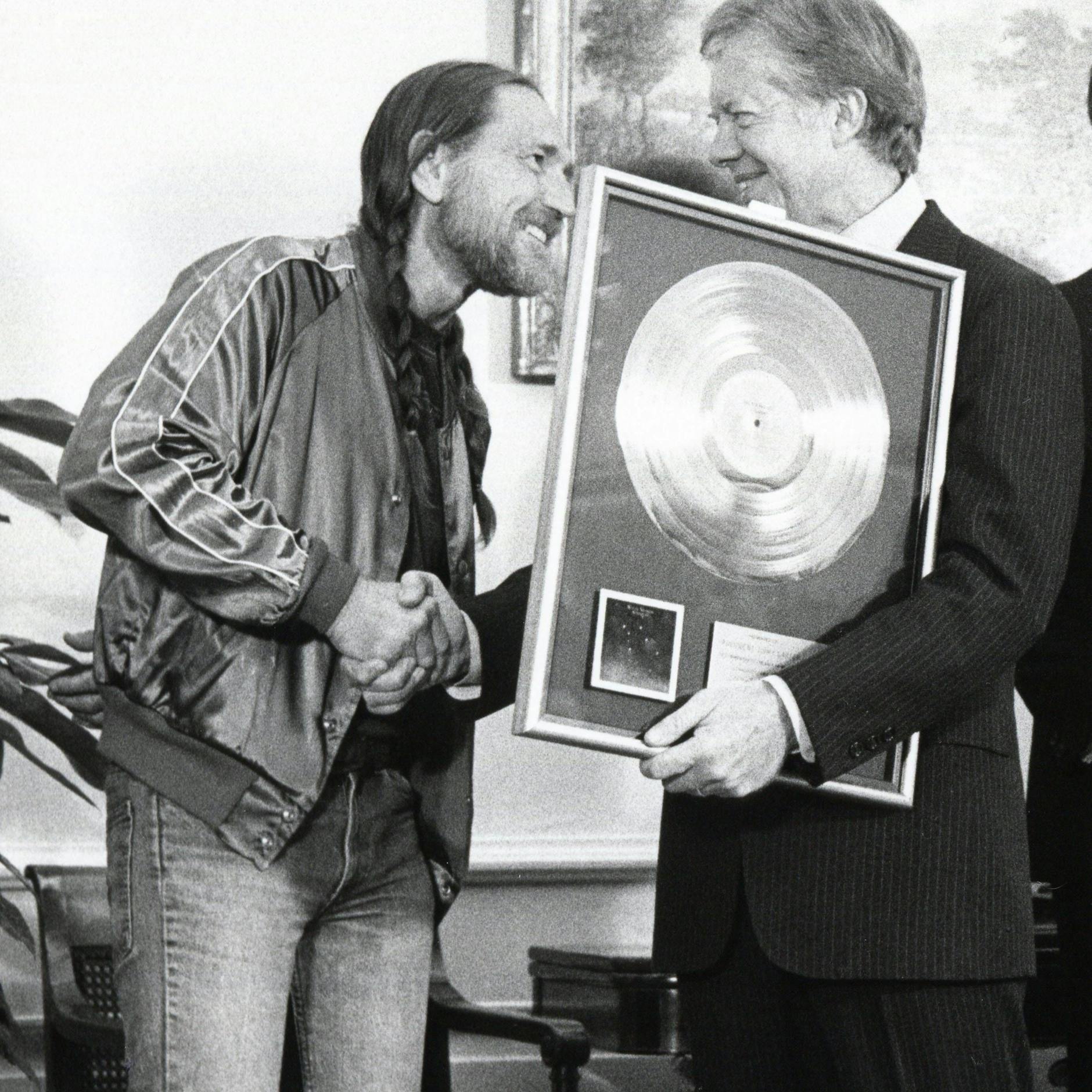 Willie Nelson mit dem damaligen US-Präsidenten Jimmy Carter 1979