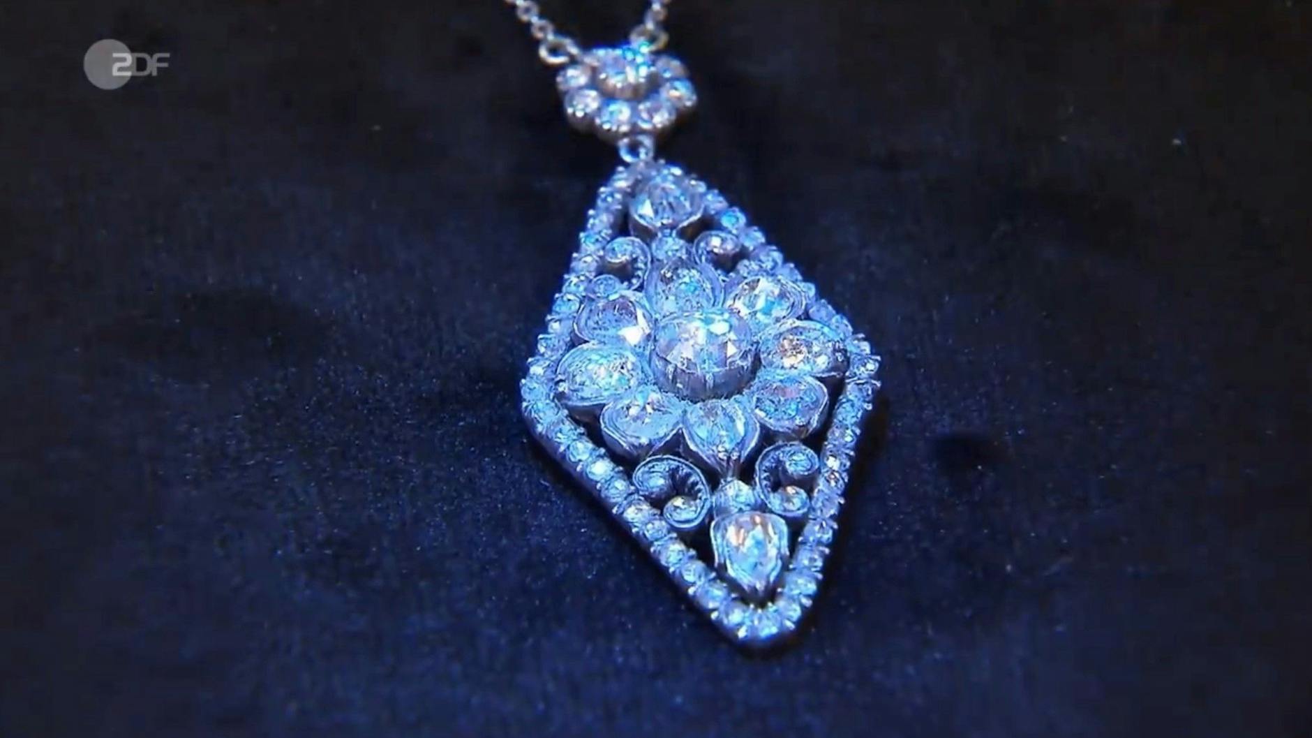 Durch die alten Schliffe funkeln die Diamanten der Kette bei „Bares für Rares“ besonders schön.