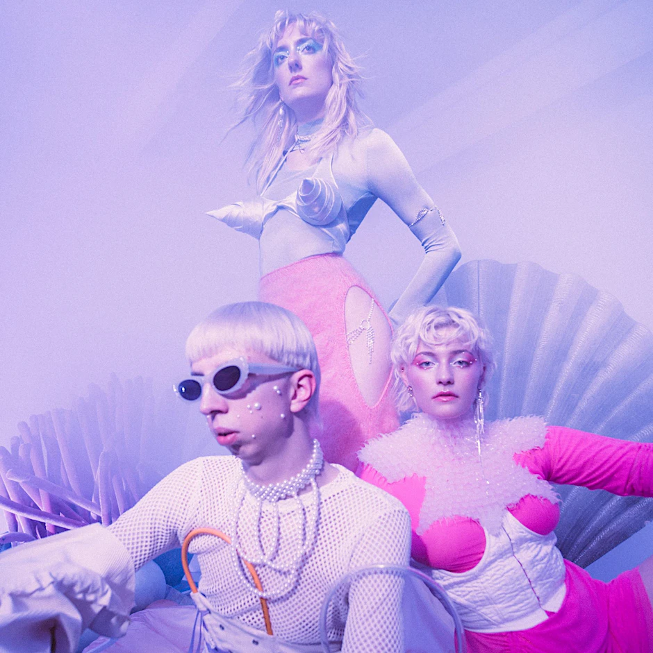 HANDOUT - Das Cover des Albums «Perlen» der Chemnitzer Indie-Pop-Band Blond.  