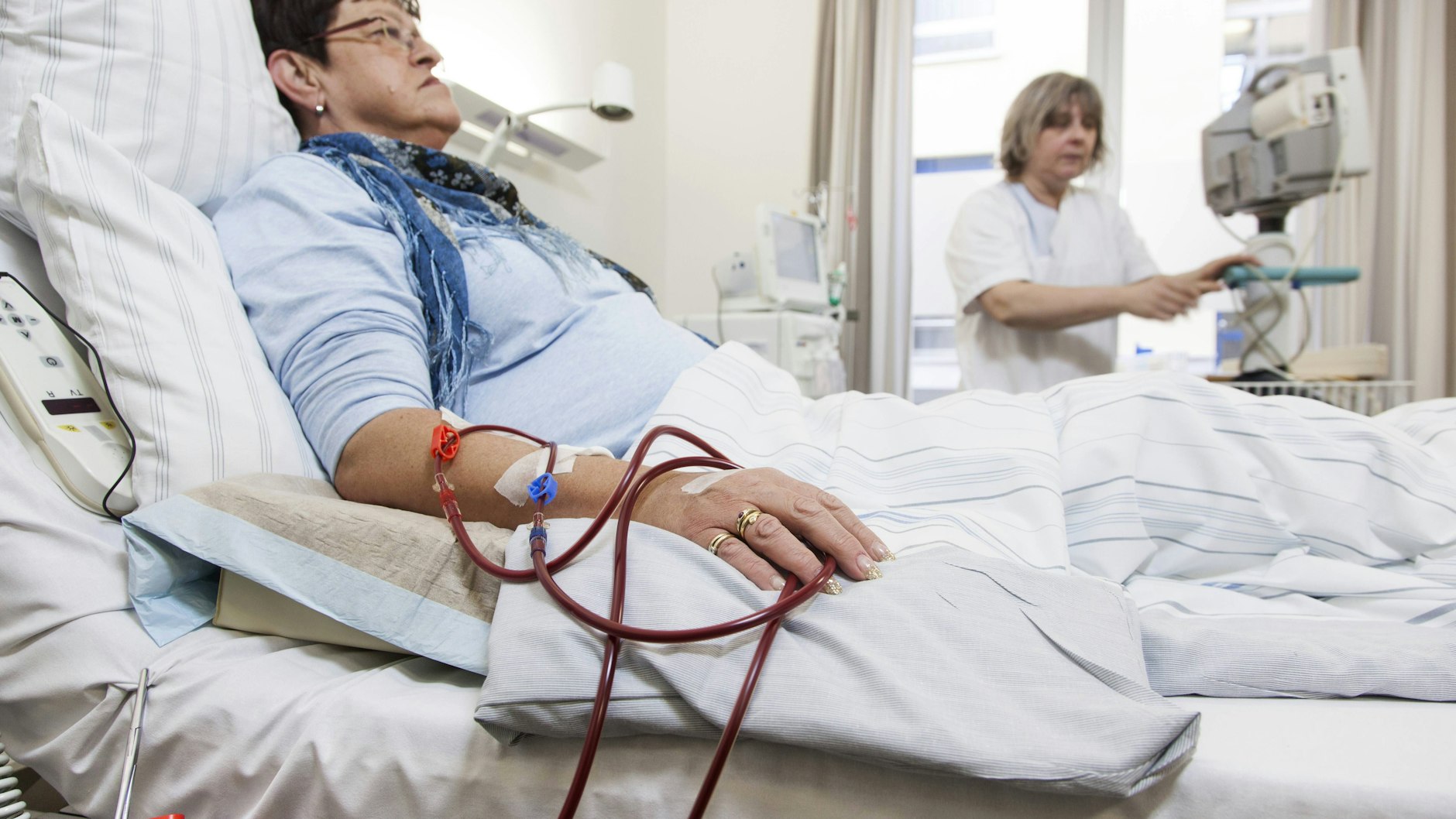 Blutwäsche zur Linderung von Long-Covid-Symptomen – der Nutzen ist unklar.