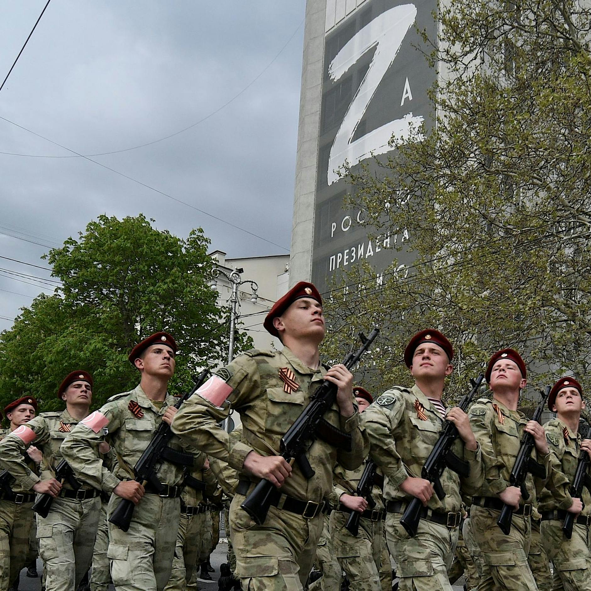 Gigantische Kampagne: So will Russland „echte Männer“ für die Front begeistern