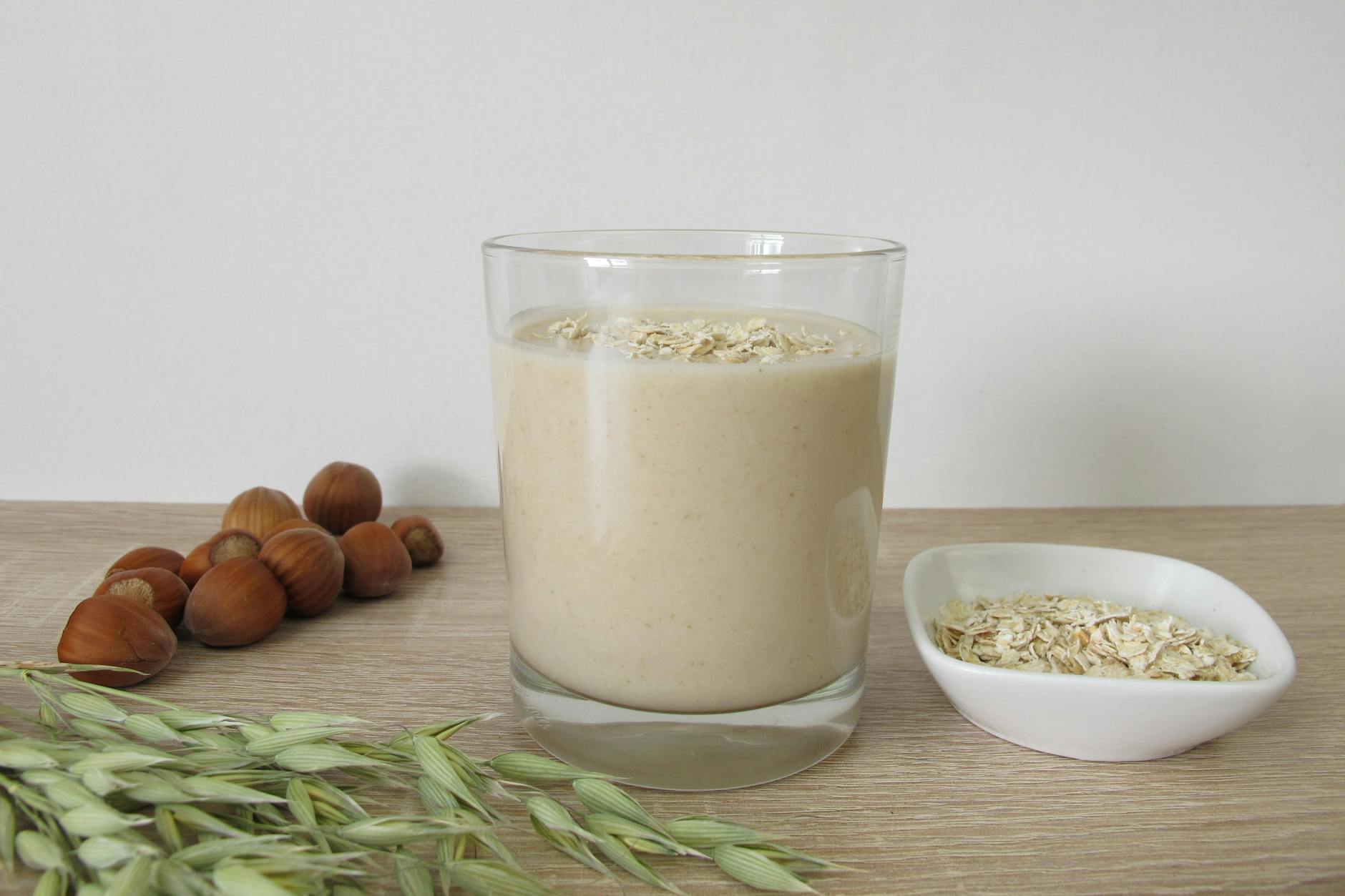 Proteinshakes kann man selbst anrühren, viele kaufen sie aber auch im Fitnessstudio.