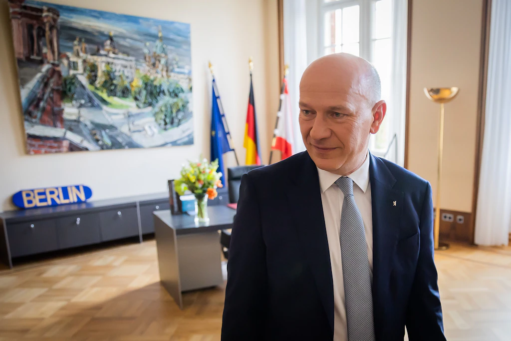 So ein Glück für Kai Wegner: Jetzt kommt erstmal der 1. Mai