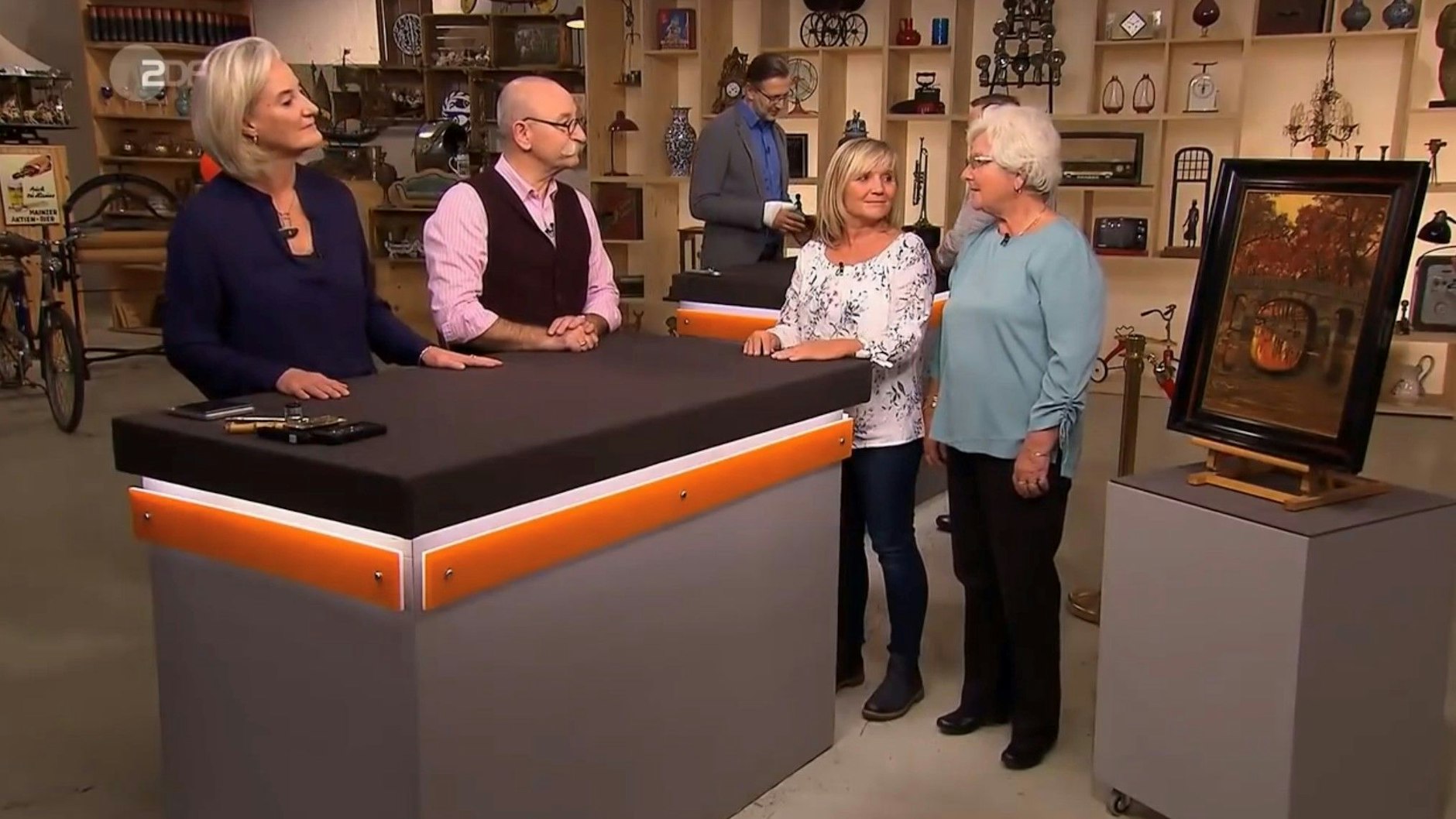 „Bares für Rares“-Expertin Dr. Frederike Werner kennt viele Details rund um das Gemälde der Kellertorbrücke in Potsdam.