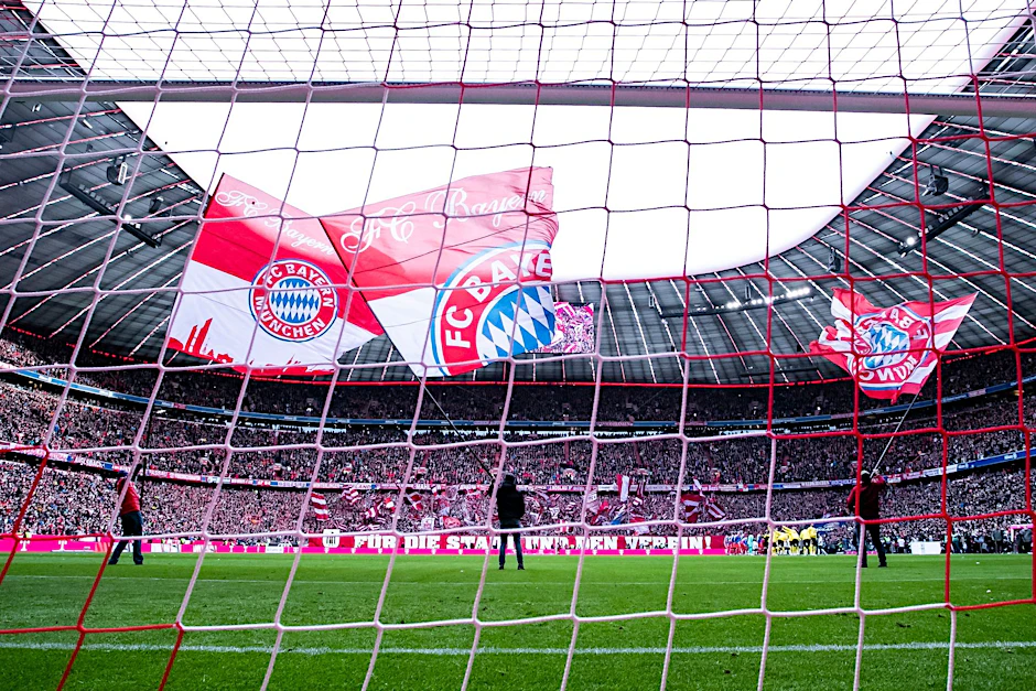 ARCHIV - Die Kapazität der Allianz Arena in München wird einem Bericht zufolge erhöht.  