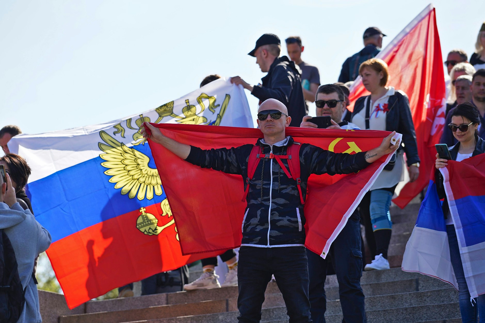 Am 8. und 9. Mai 2022 wurden ukrainische, russische und sowjetische Fahnen an 15 Berliner Gedenkstätten verboten. Das könnte sich in diesem Jahr wiederholen.