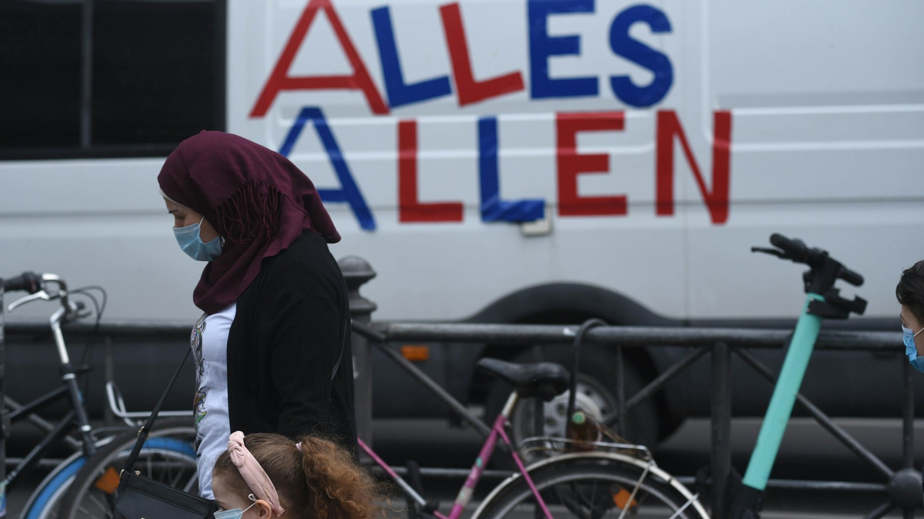 Schon seit einigen Jahren machen sich zum 1. Mai Konvois nach Grunewald auf. Wie hier 2020.&nbsp;