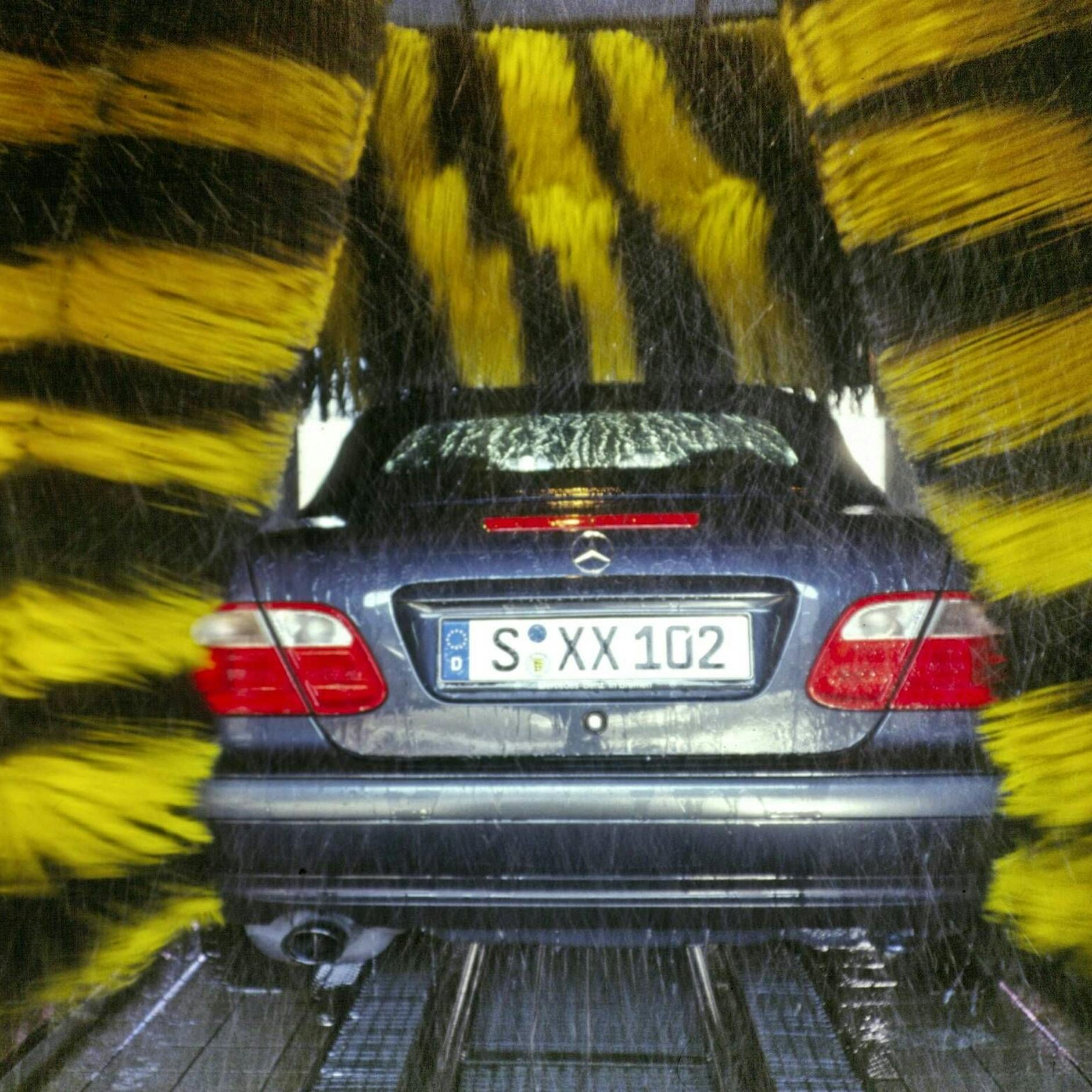 Was ist besser für das Auto: Waschanlage oder Handwäsche?