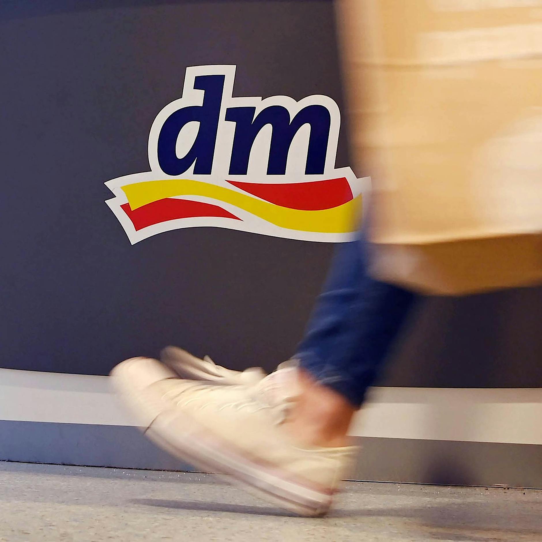 Salmonellen-Verdacht: dm ruft spezielles Mehl zurück