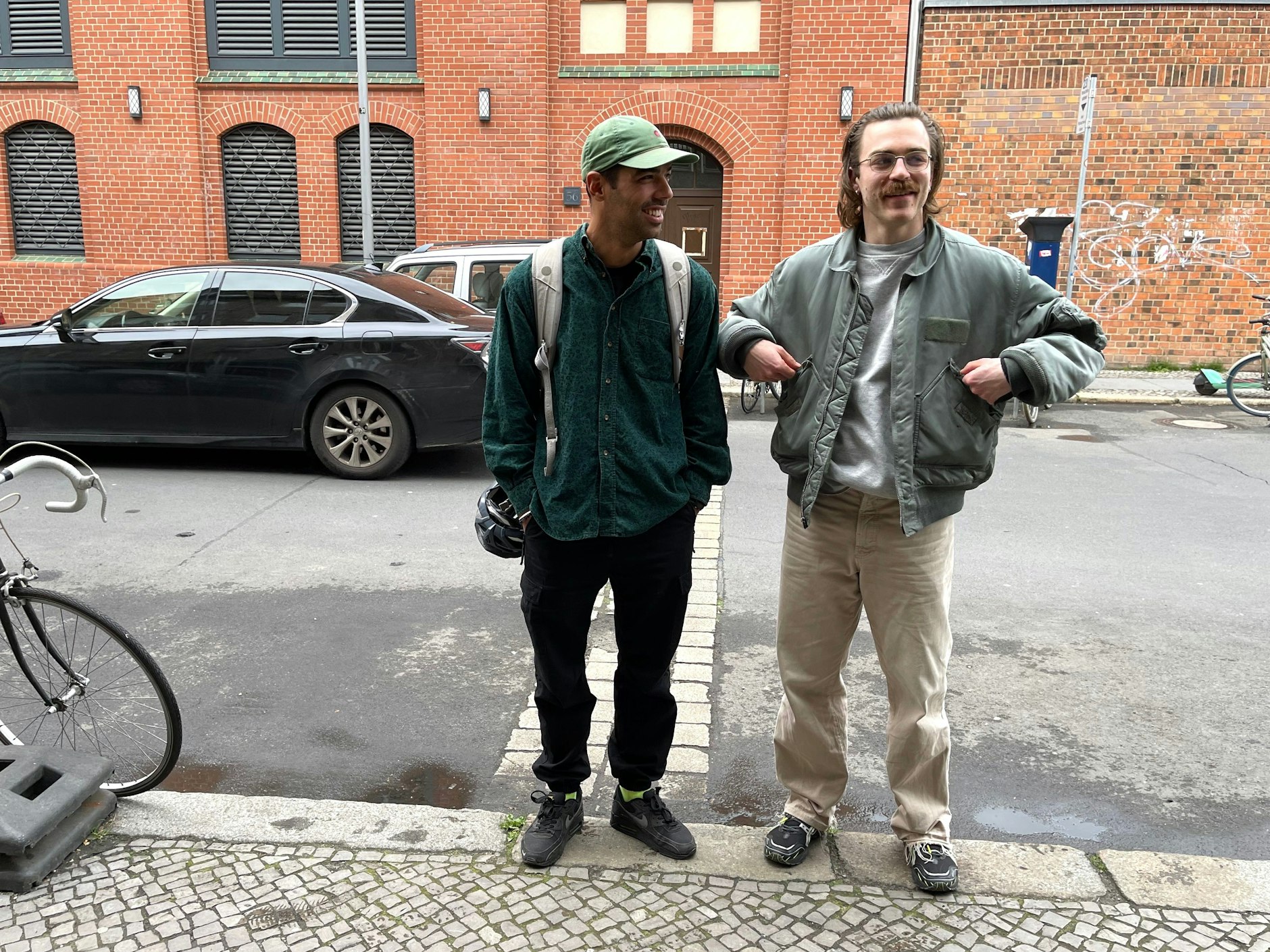 Cyprien und Lucas kommen ursprünglich aus Frankreich, wohnen aber hier in Mitte. Sie sind beide in der IT-Branche tätig.