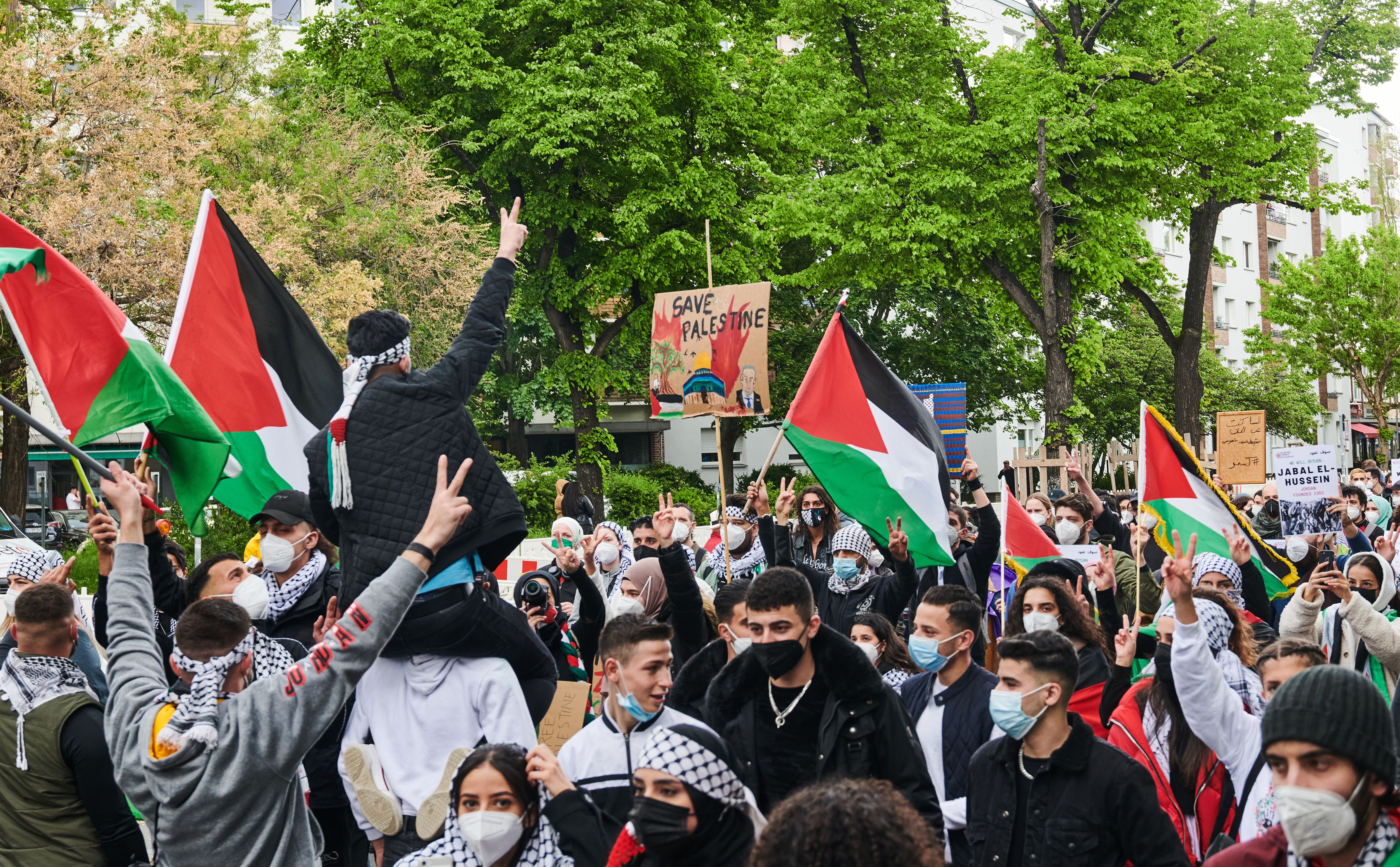 Palästinenser-Demo Verboten: Trotzdem Hunderte Polizisten In Berlin Im ...