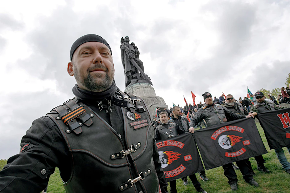 Berlin: Mitglieder und Unterstützer der Putin-treuen Motorradgang Nachtwölfe besuchen das Sowjetisches Ehrenmal im Treptower Park (Archivfoto).&nbsp;