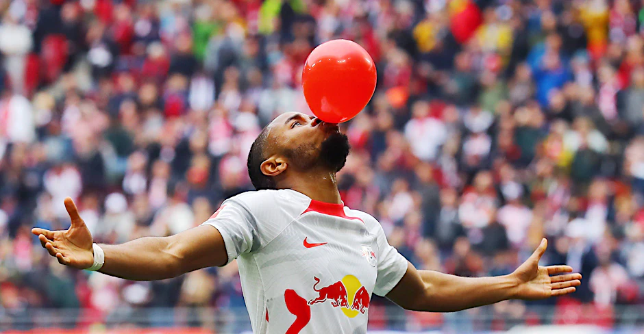 Besonderer Torjubel: Christopher Nkunku bringt RB Leipzig mit seinem Tor wieder näher an den 1. FC Union Berlin heran.