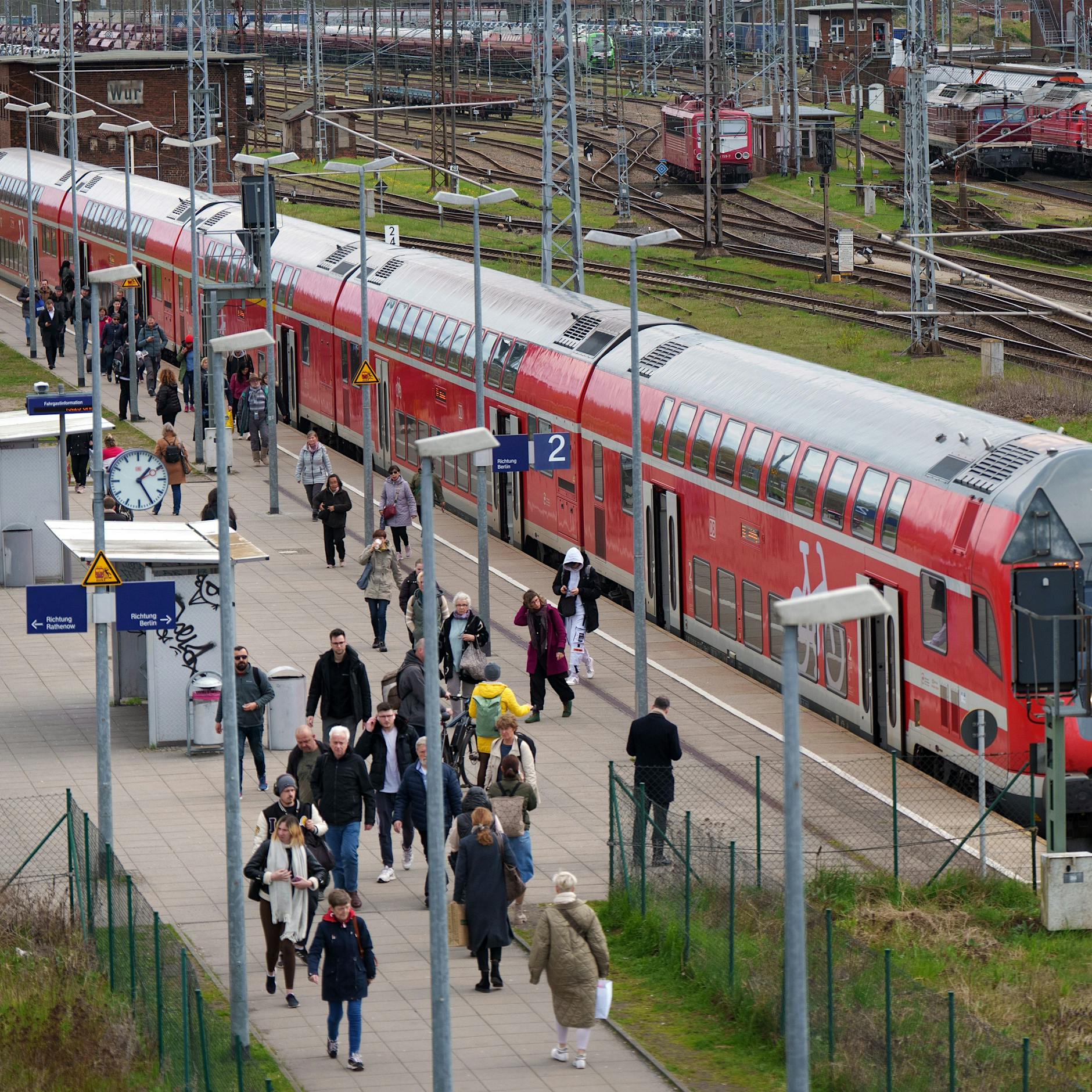 Die Angst fährt mit: 591 Gewalt-Attacken an Brandenburger Bahnhöfen