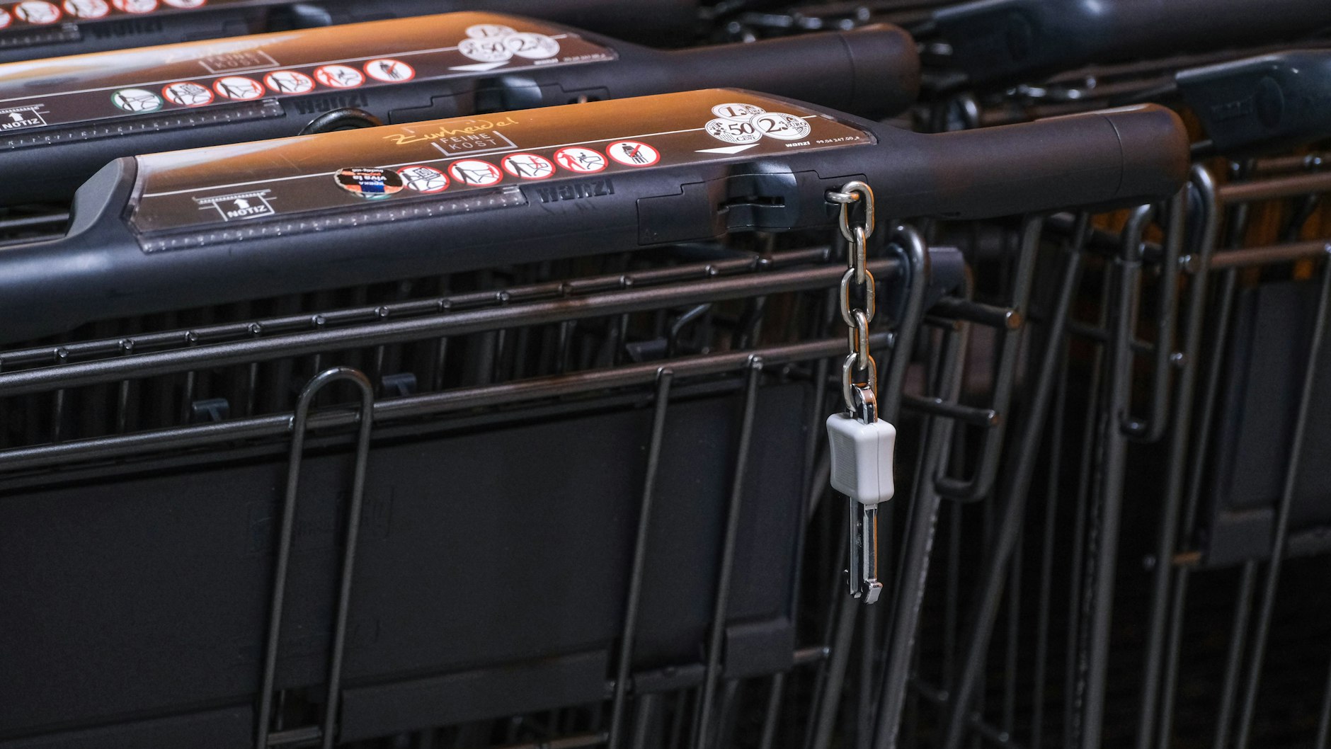 Händler und Hersteller arbeiten bereits an sogenannten Smart Trolleys – also den digitalen Einkaufswagen.