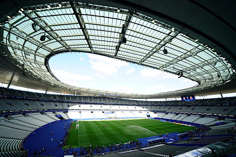 ARCHIV - Eventuell zieht Paris Saint-Germain ins Stade de France um.  