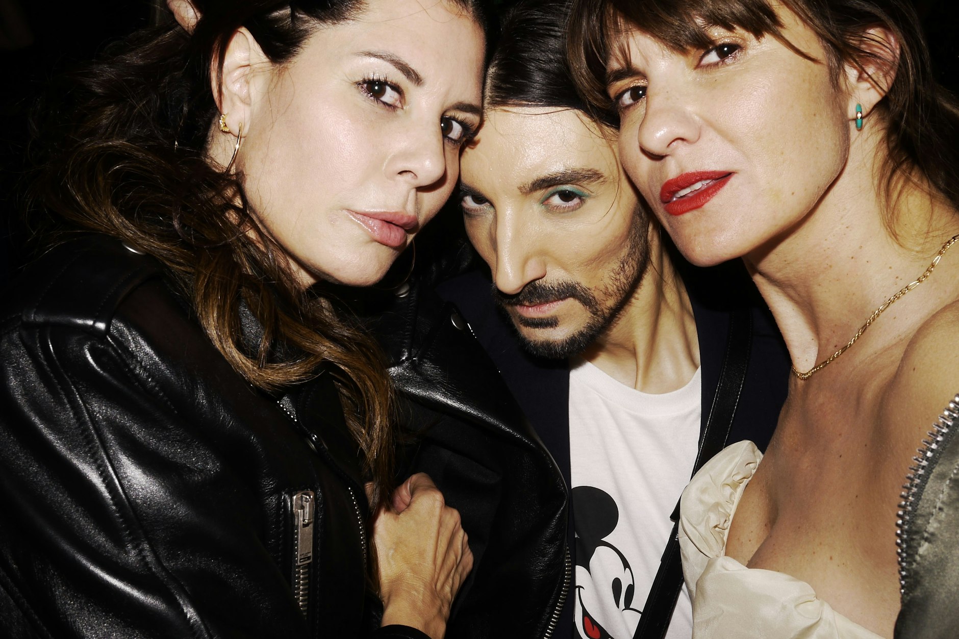 Blieben ein bisschen länger: Sammlerin Julia Stoschek, Stylist Julian Daynov und Fotografin Nada Lottermann.