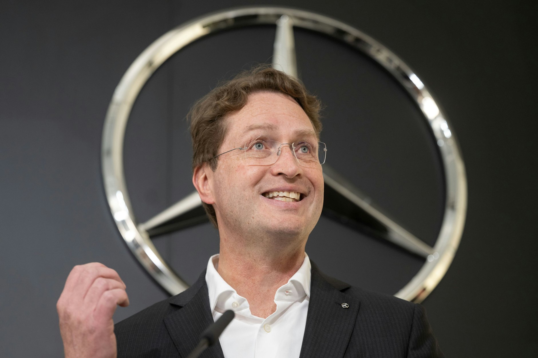 Ola Källenius, Vorsitzender des Vorstands der Mercedes-Benz Group AG, nimmt an der Grundsteinlegung für den Mercedes-Benz eCampus im Werk Untertürkheim teil. 