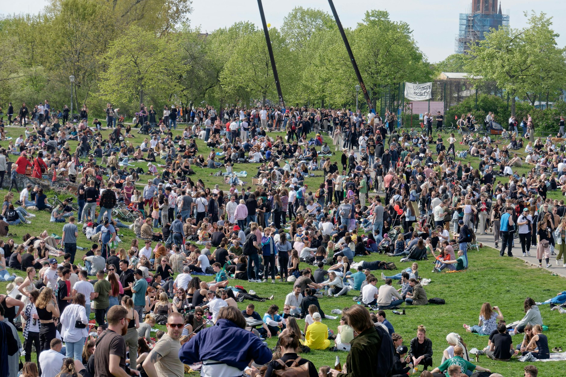 1. Mai, Tag der Arbeit, Menschenmenge im Görlitzer Park