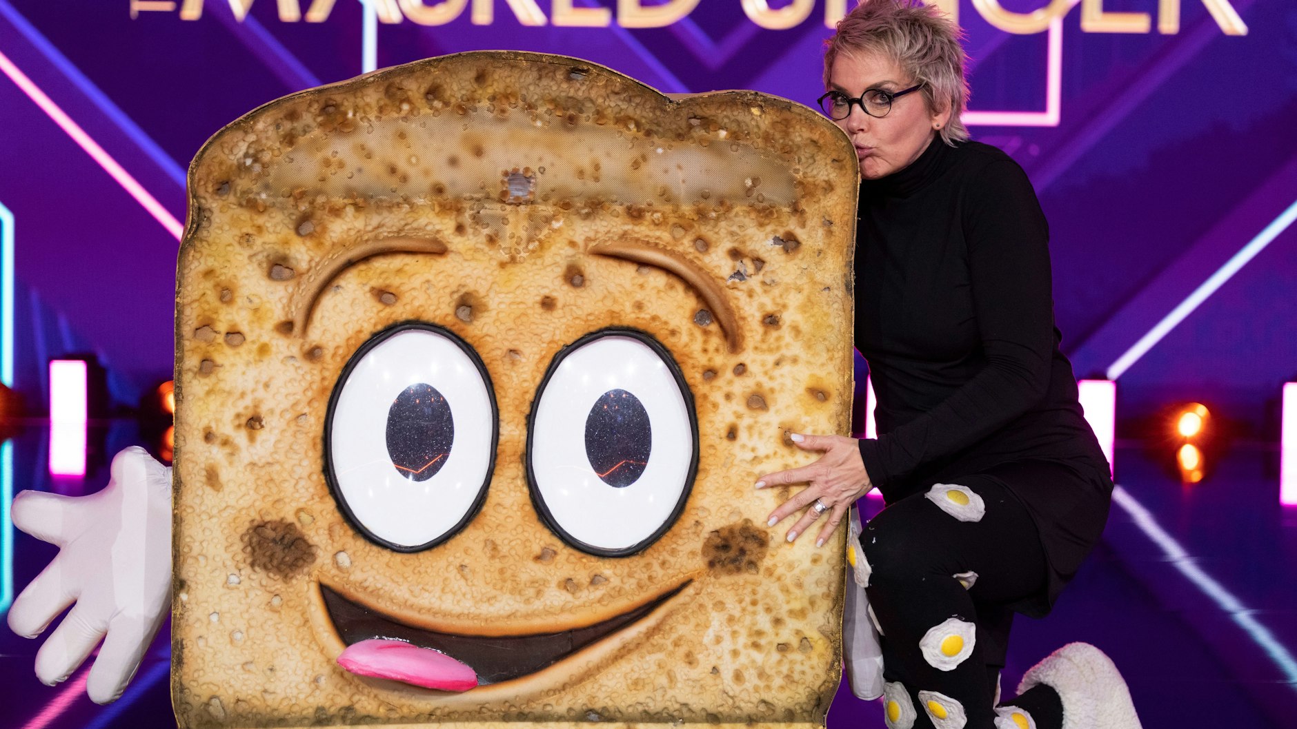 Inka Bause steckte bei „The Masked Singer“ im Toast.