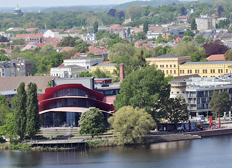 Brandenburger Kulturstätten, hier das Hans Otto Theater in Potsdam, sollen Hilfen bekommen.