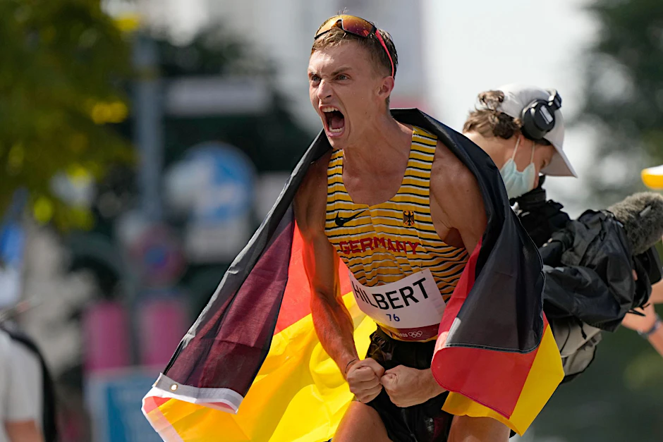 ARCHIV - Bei den Olympischen Spielen 2024 in Paris soll erstmals ein neuer Team-Wettbewerb im Gehen Teil des Programms sein.  