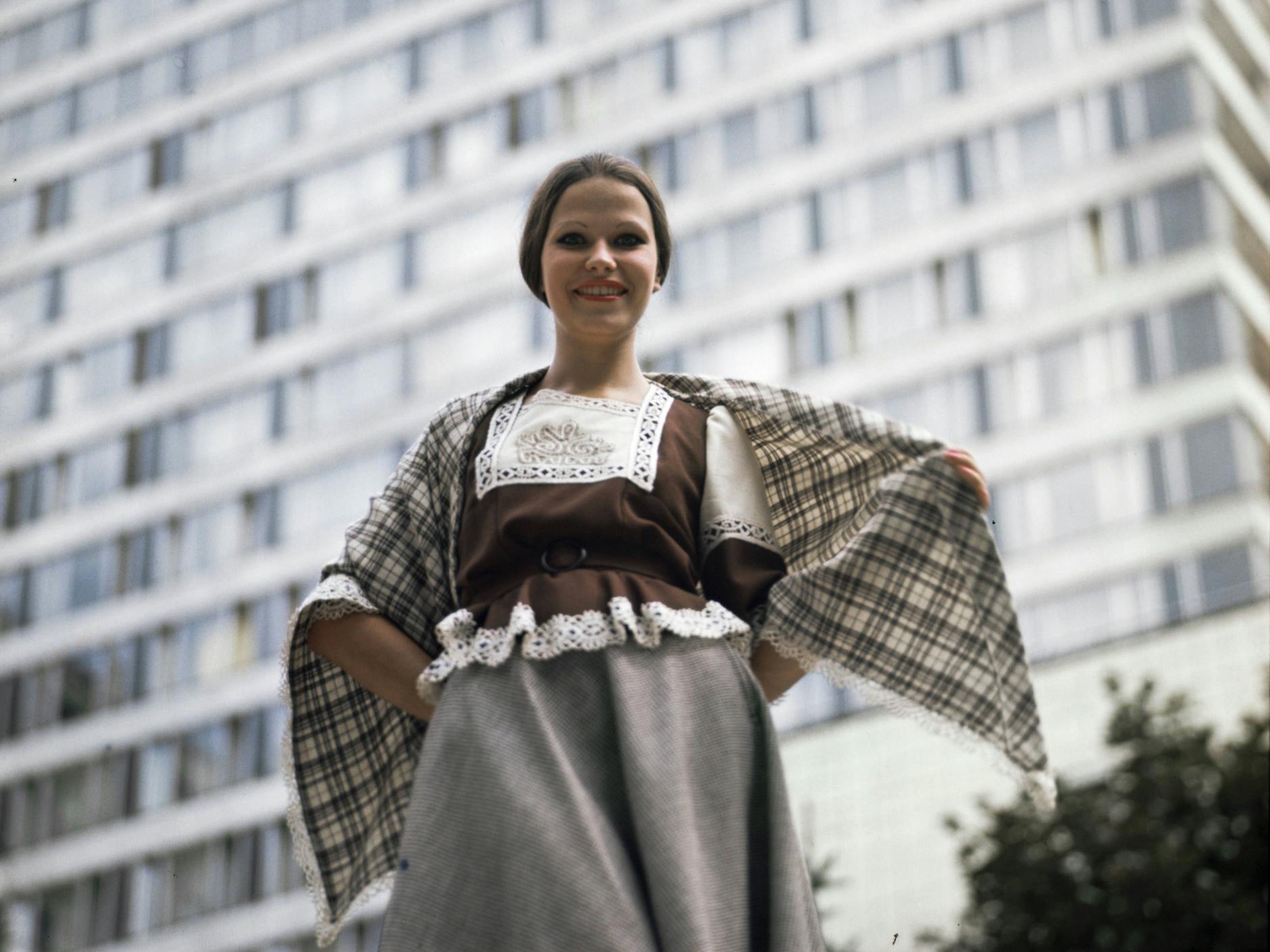 Das missfiel den Behörden: Saizew, hier ein Look Mitte der 1970er, wollte die einfache Landarbeiterin einkleiden.
