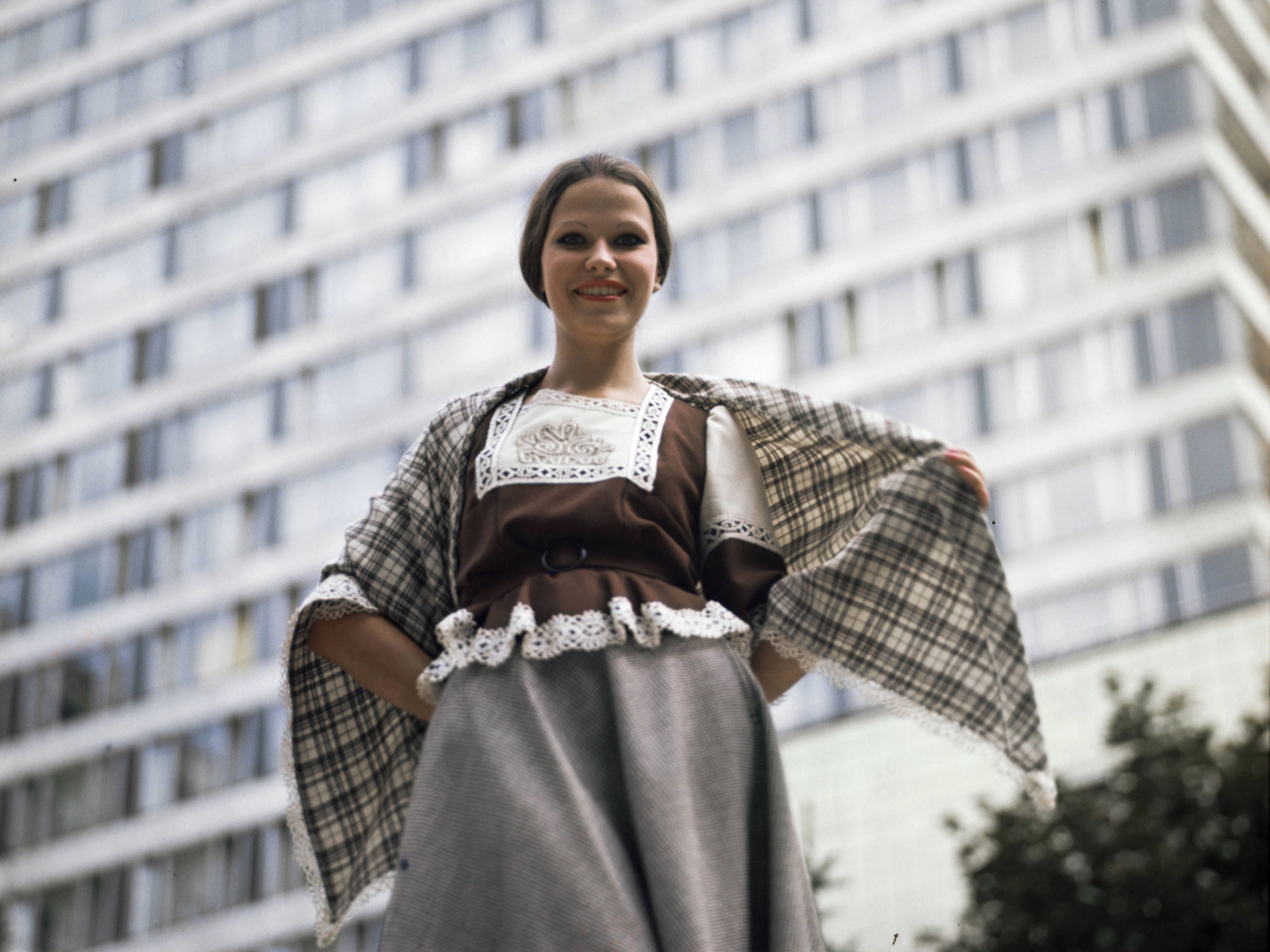 Das missfiel den Behörden: Saizew, hier ein Look Mitte der 1970er, wollte die einfache Landarbeiterin einkleiden.