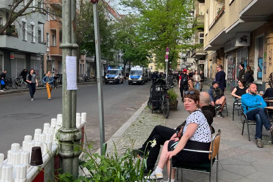 Straßenszene am 1. Mai