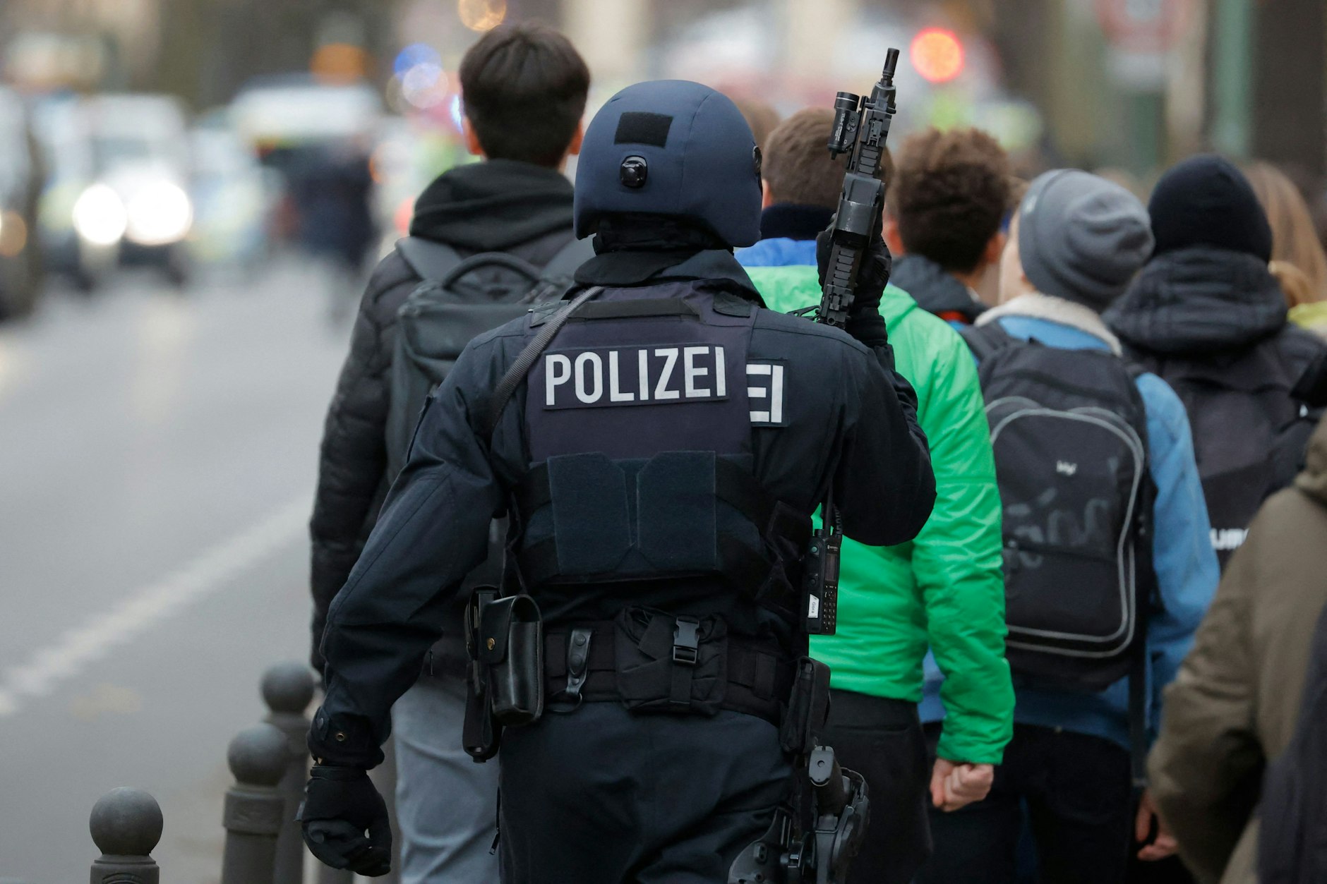 Brandenburg Mann L st SEK Einsatz Aus Polizei Erschie t Hund brandenburg-mann-l-st-sek-einsatz-aus-polizei-erschie-t-hund