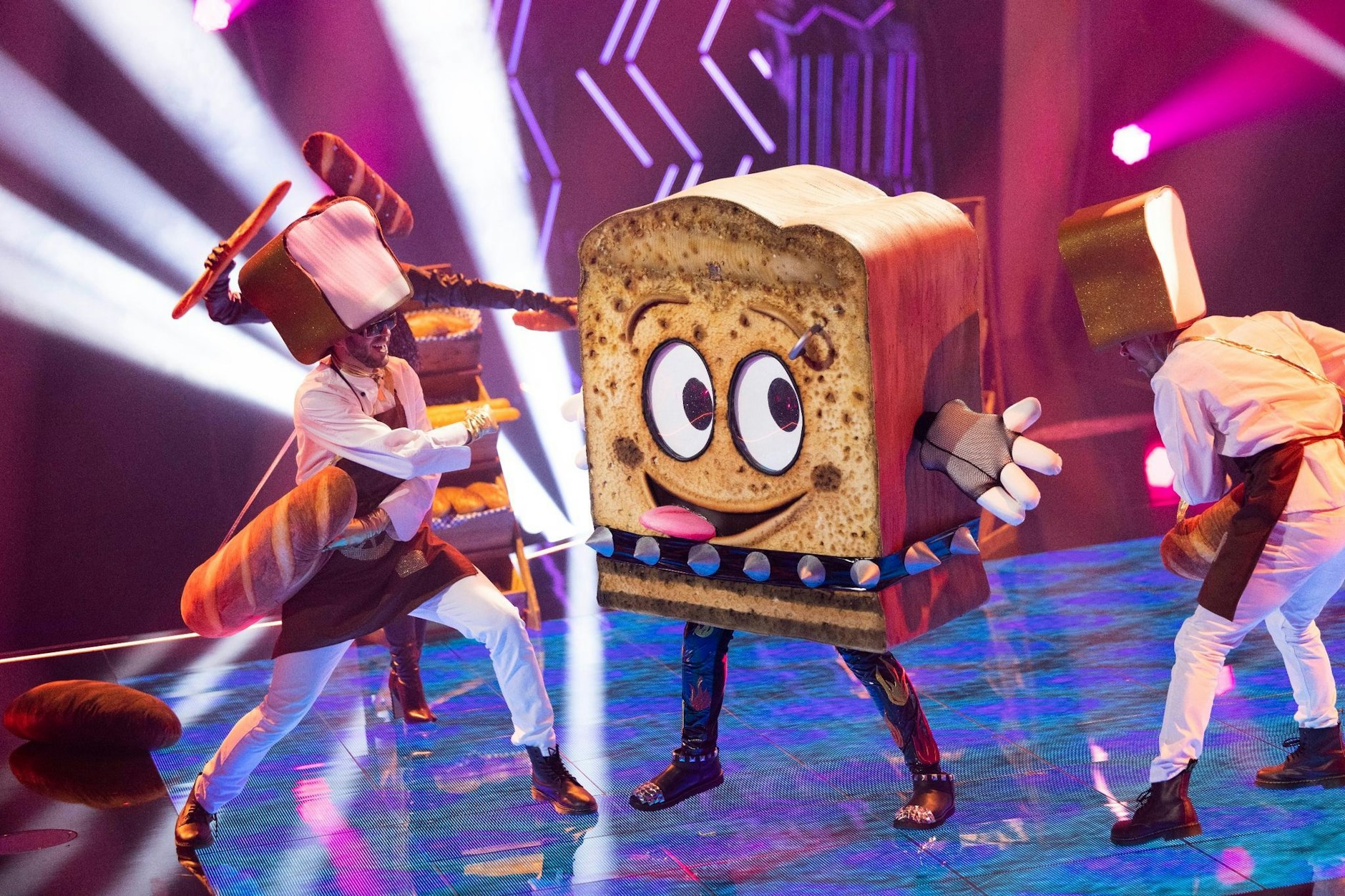 Der Toast auf der Bühne von „The Masked Singer“. Das lustige Brot musste die Show verlassen.