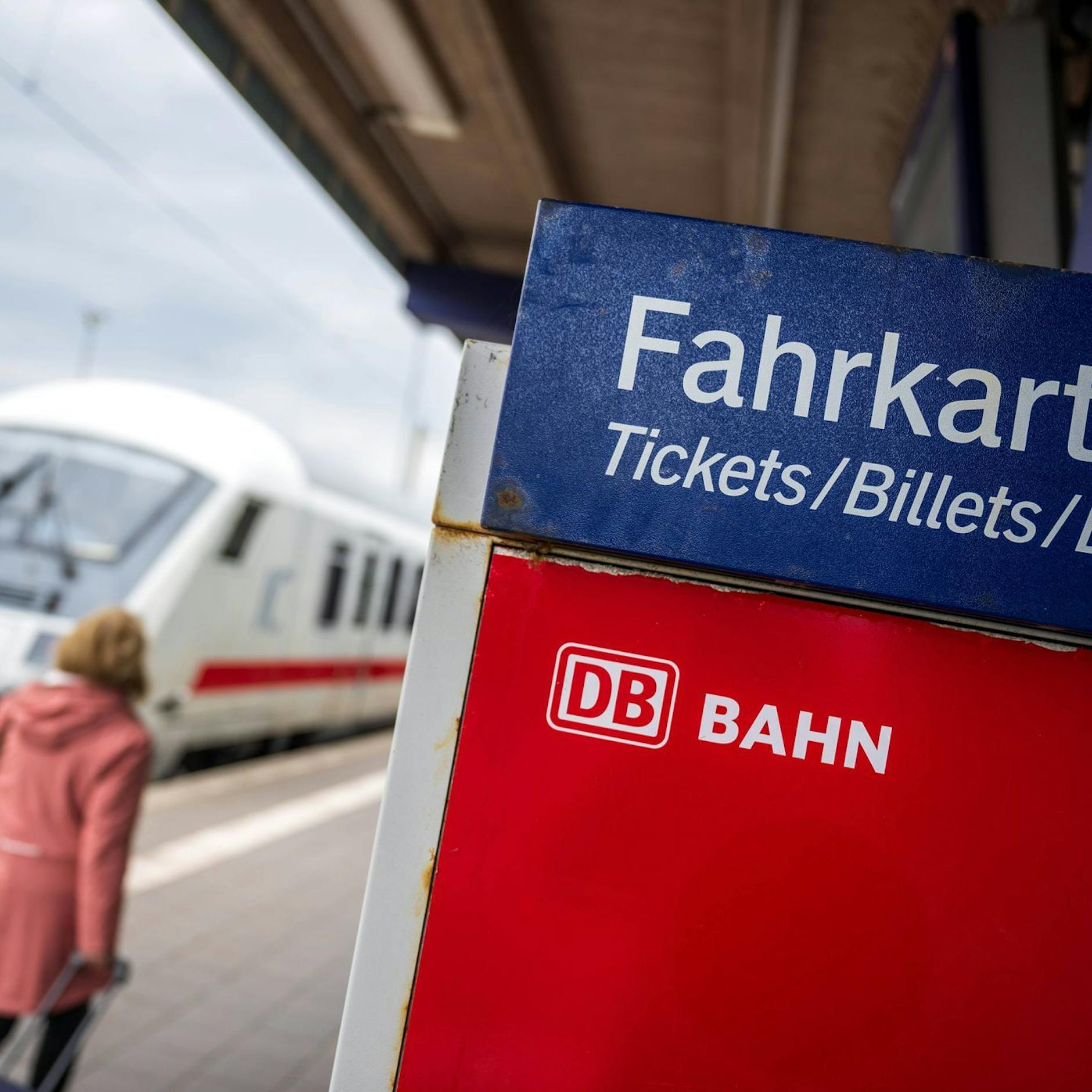 Image - VdK mahnt: 49-Euro-Ticket als normale Fahrkarte verkaufen