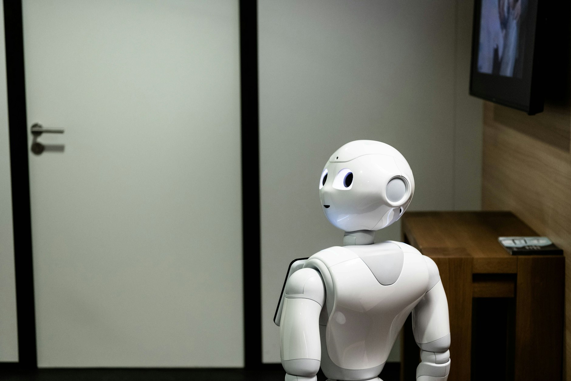 Schaut keck über die Schulter: Pepper ist einer der derzeit berühmtesten Roboter.