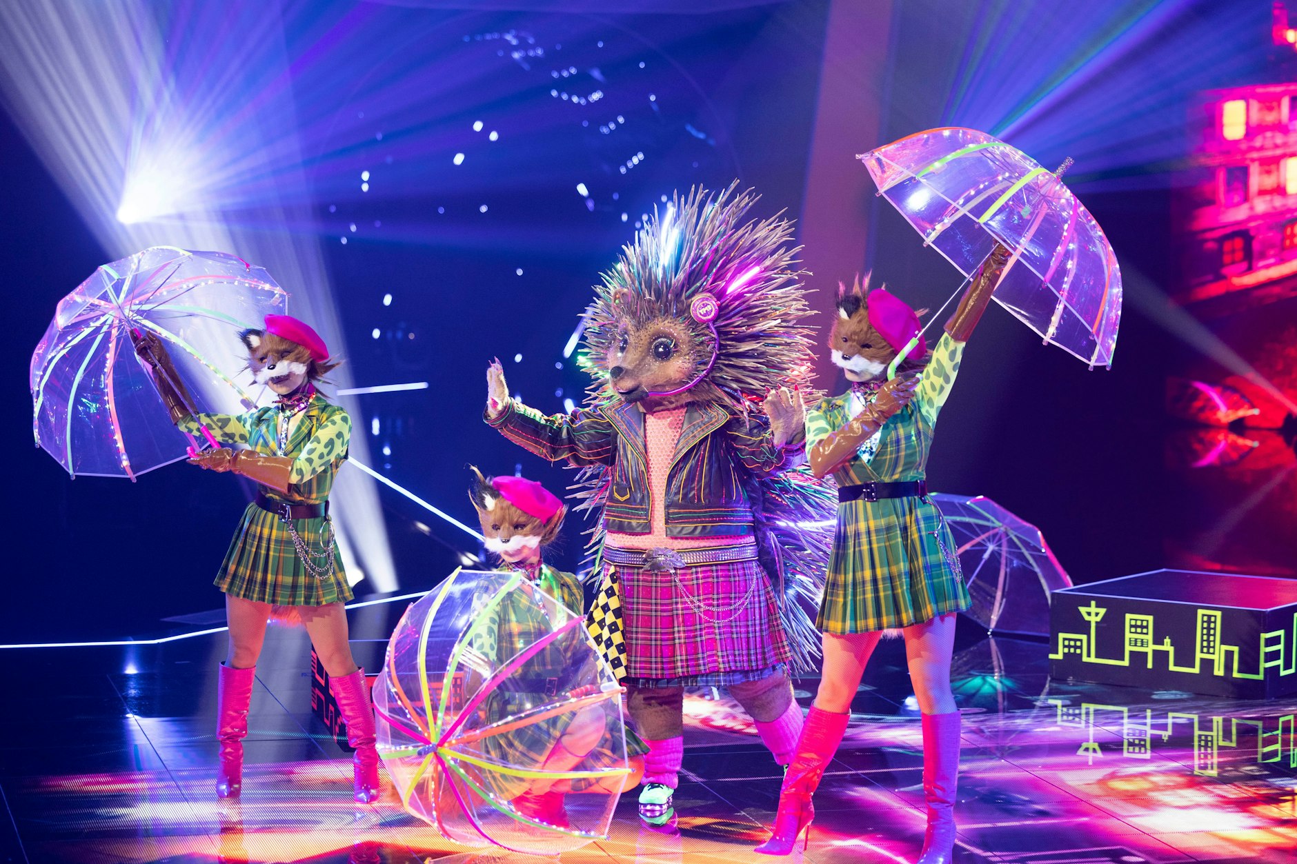 In der aktuellen Folge von „The Masked Singer“ sang der Igel ein Stück aus dem Musical „Mary Poppins“.