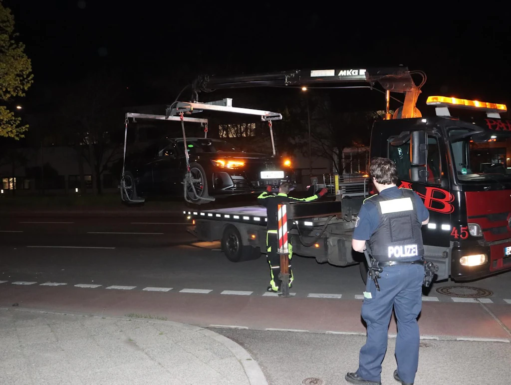 Berlin-Spandau: Raser auf Motorrad überfährt Polizisten