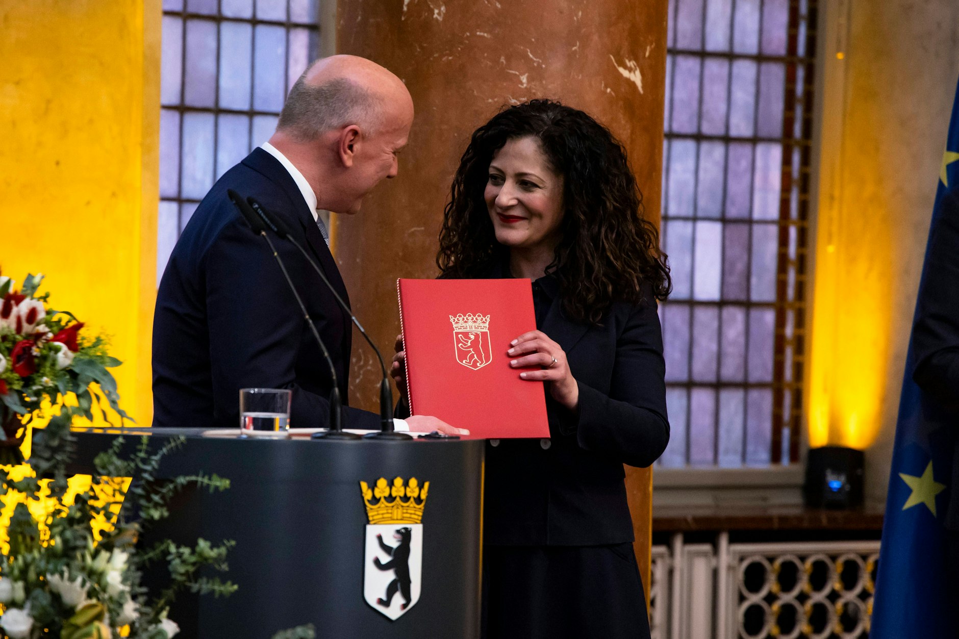 Der Regierende Bürgermeister Kai Wegner (CDU) und die Senatorin für Integration, Arbeit, Soziales, Vielfalt und Antidiskriminierung, Cansel Kiziltepe (SPD), bei ihrer Ernennung.