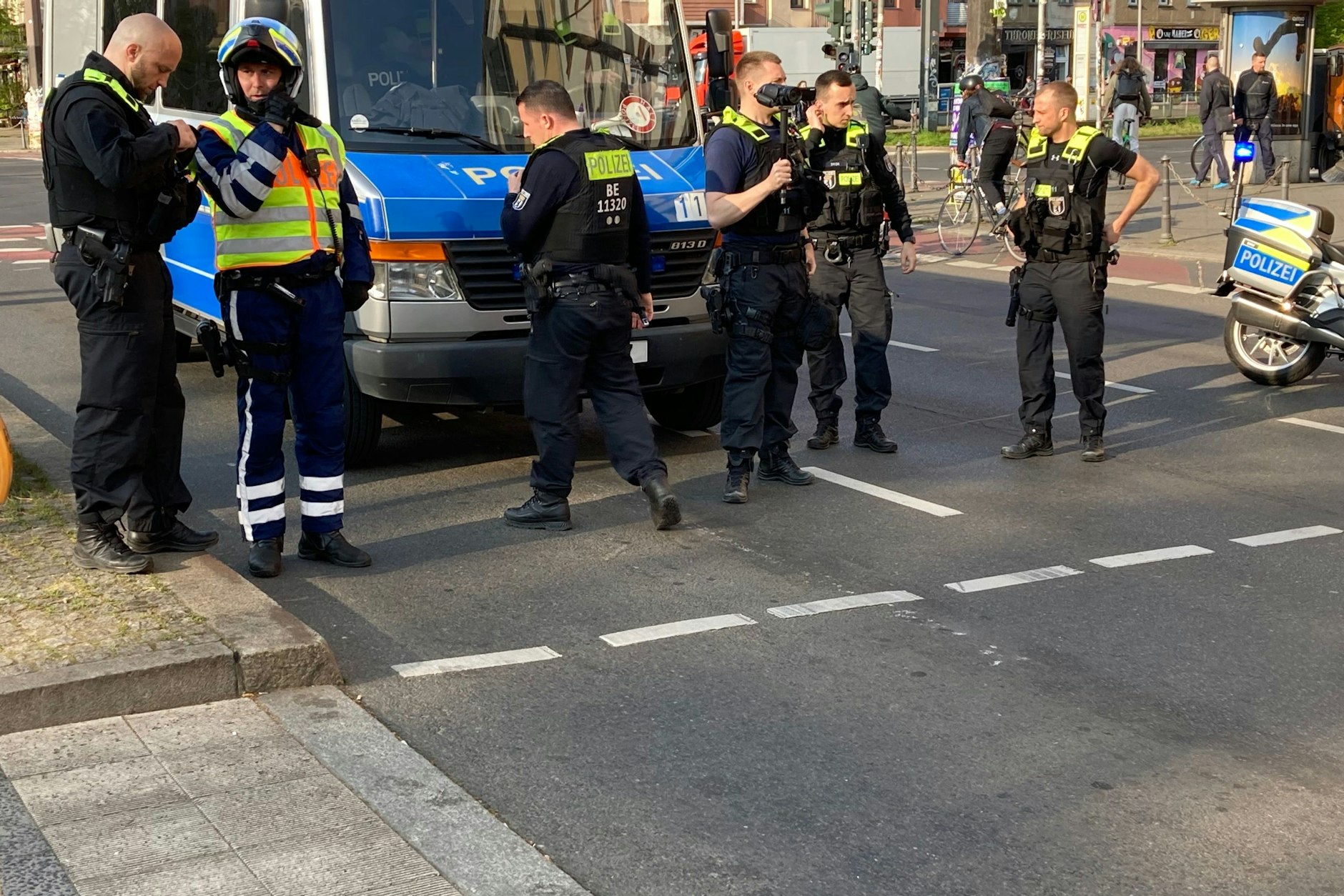Die Polizei will für einen fließenden Verkehr sorgen.