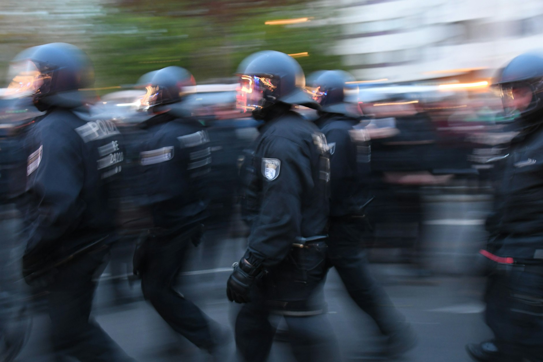 Auch am diesjährigen 1. Mai waren in Kreuzberg und Neukölln Tausende Polizisten im Einsatz.