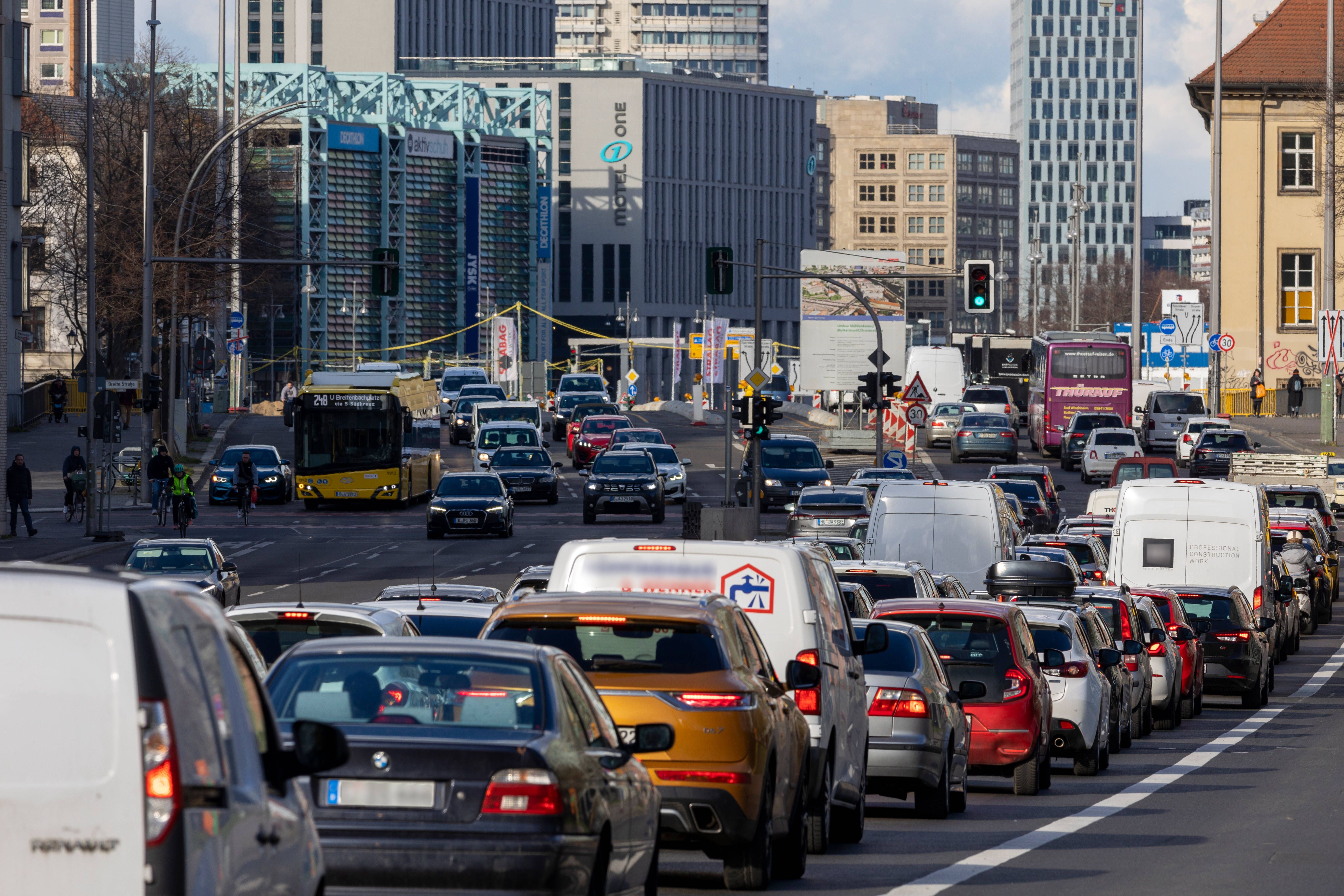 Image - Baustellen, Staus, Klimakleber: Hier stockt der Verkehr in Berlin am Mittwoch