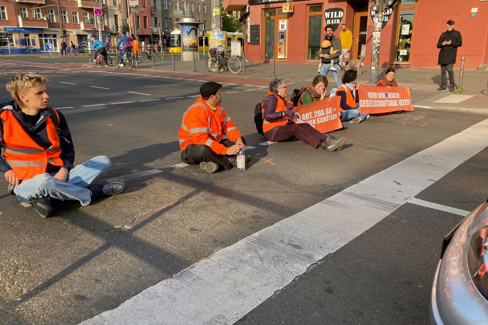 Letzte Generation auf der Danziger Straße in Berlin-Prenzlauer Berg.