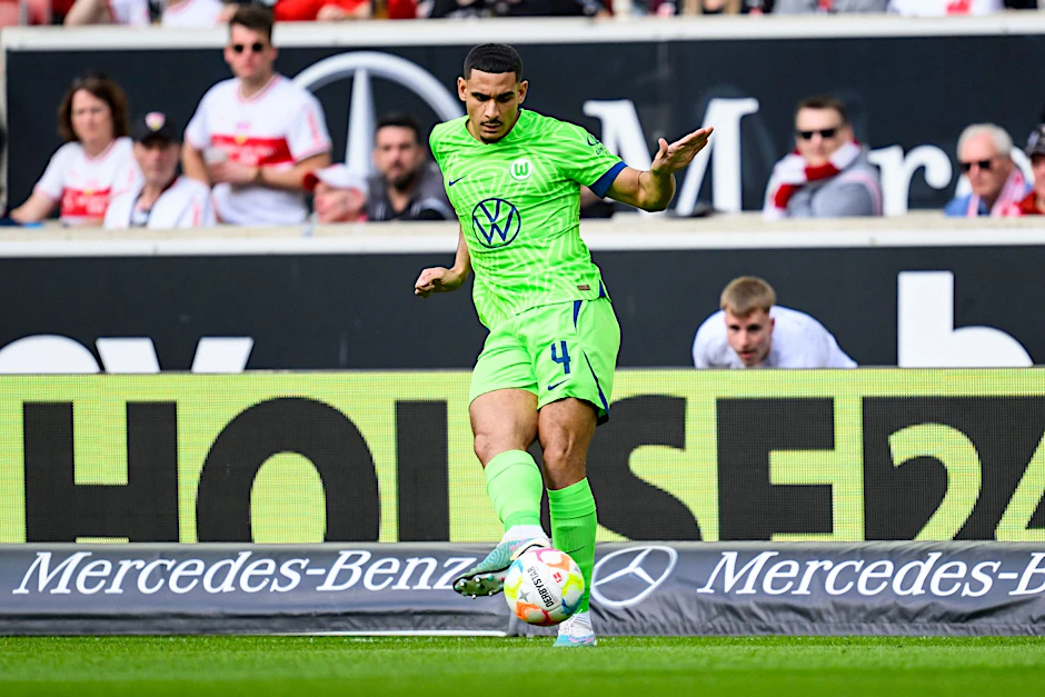 ARCHIV - Für Wolfsburgs Maxence Lacroix ist die Saison vorzeitig beendet: Maxence Lacroix.  